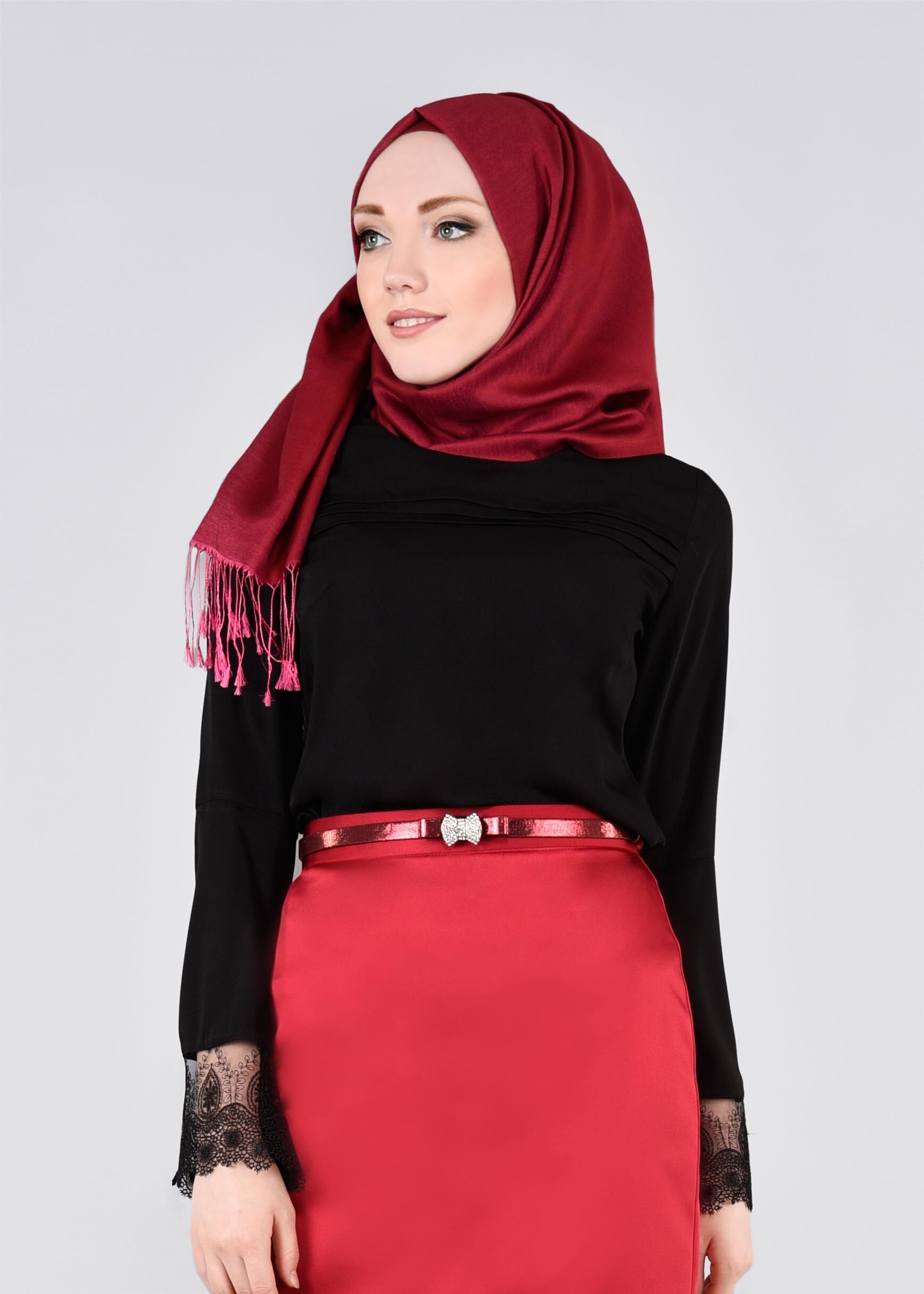 Tesettür giyim SİYAH MANŞETLERİ TÜL NAKIŞ İŞLEMELİ BLUZ 4419