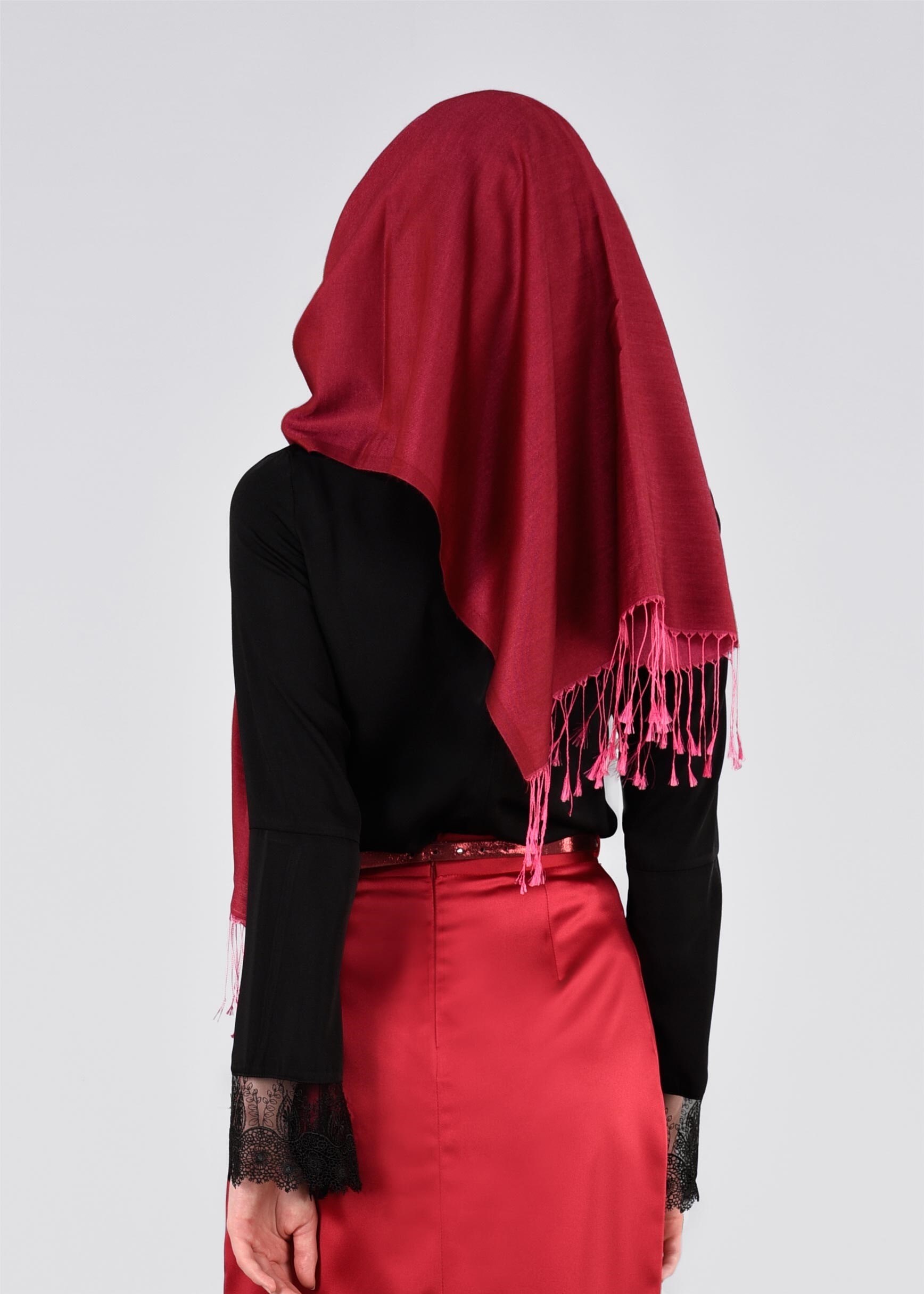 Tesettür giyim SİYAH MANŞETLERİ TÜL NAKIŞ İŞLEMELİ BLUZ 4419