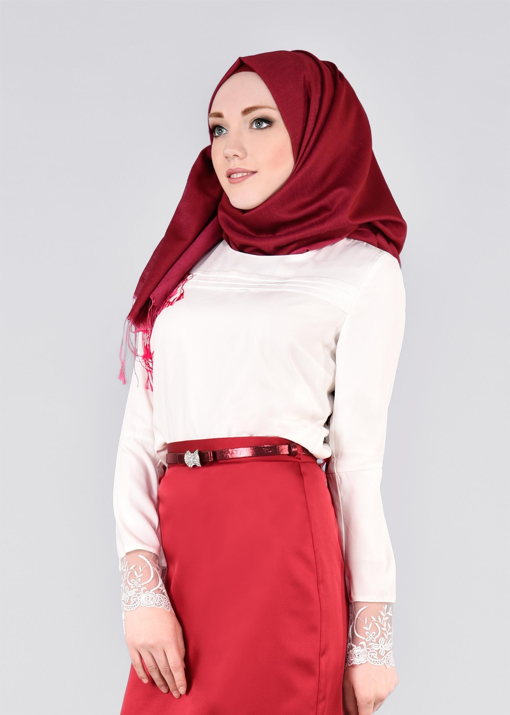 Tesettür giyim BEYAZ MANŞETLERİ TÜL NAKIŞ İŞLEMELİ BLUZ 4419