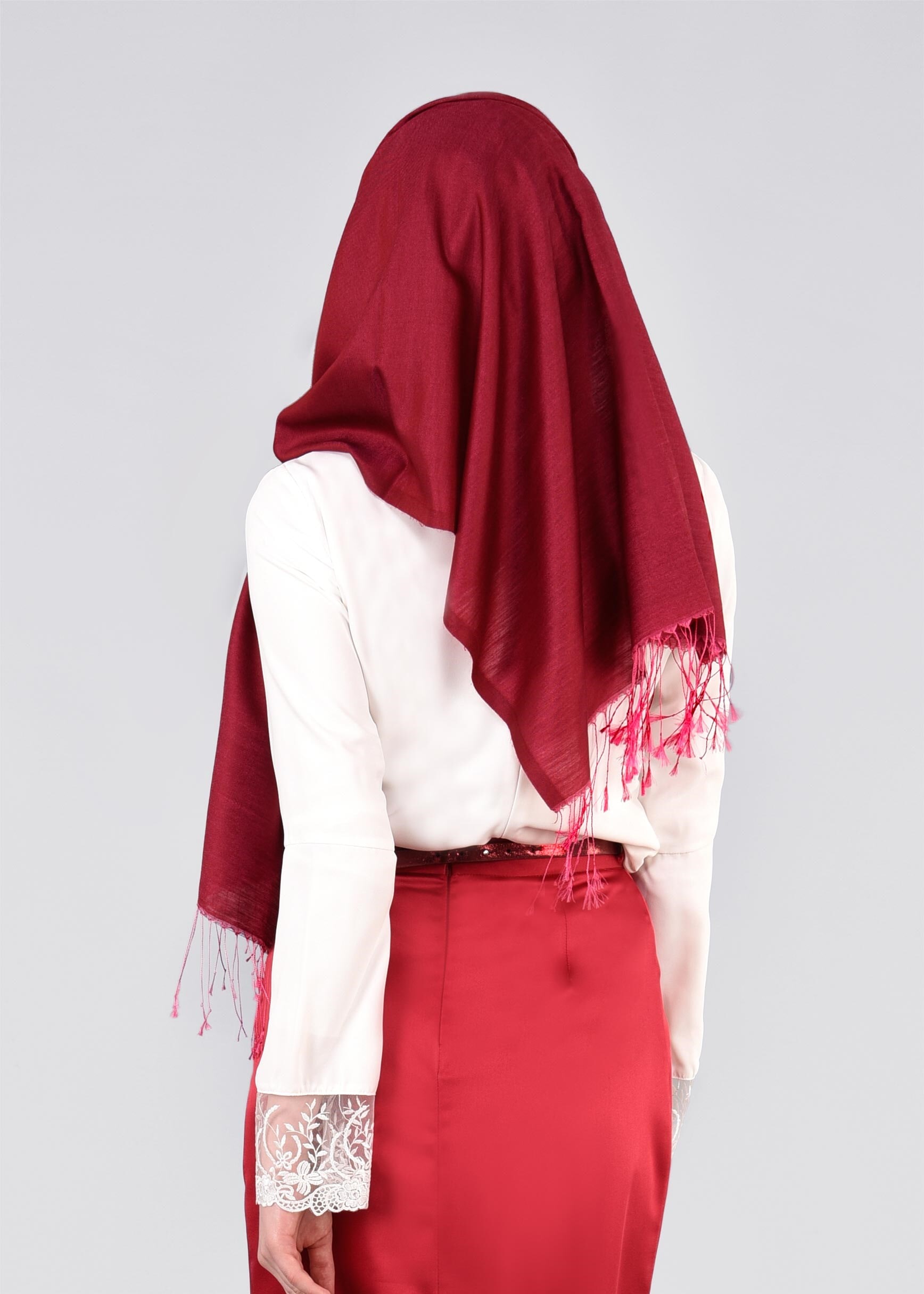 Tesettür giyim BEYAZ MANŞETLERİ TÜL NAKIŞ İŞLEMELİ BLUZ 4419