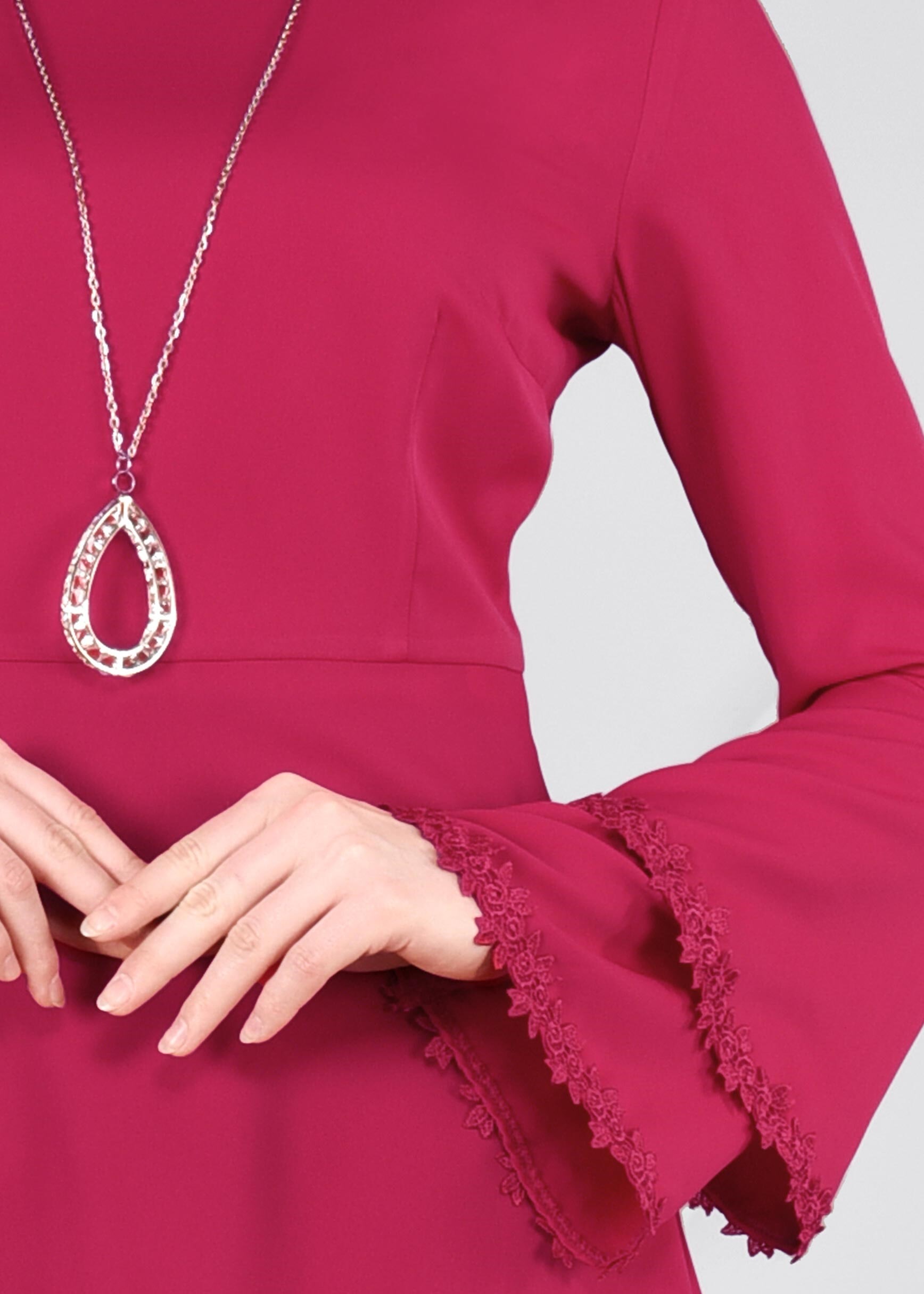 Tesettür giyim FUŞYA MANŞETLERİ ÇİÇEK NAKIŞ İŞLEMELİ BLUZ 4420