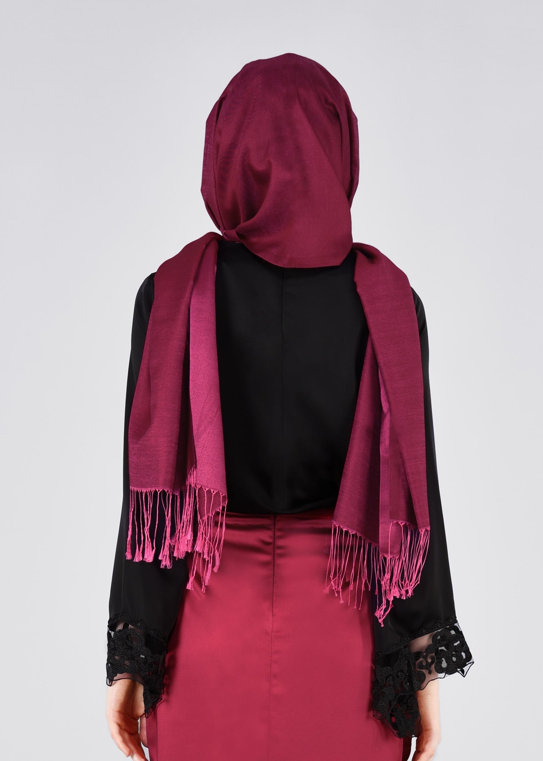 Tesettür giyim SİYAH MANŞETLERİ NAKIŞ İŞLEMELİ BLUZ 4454