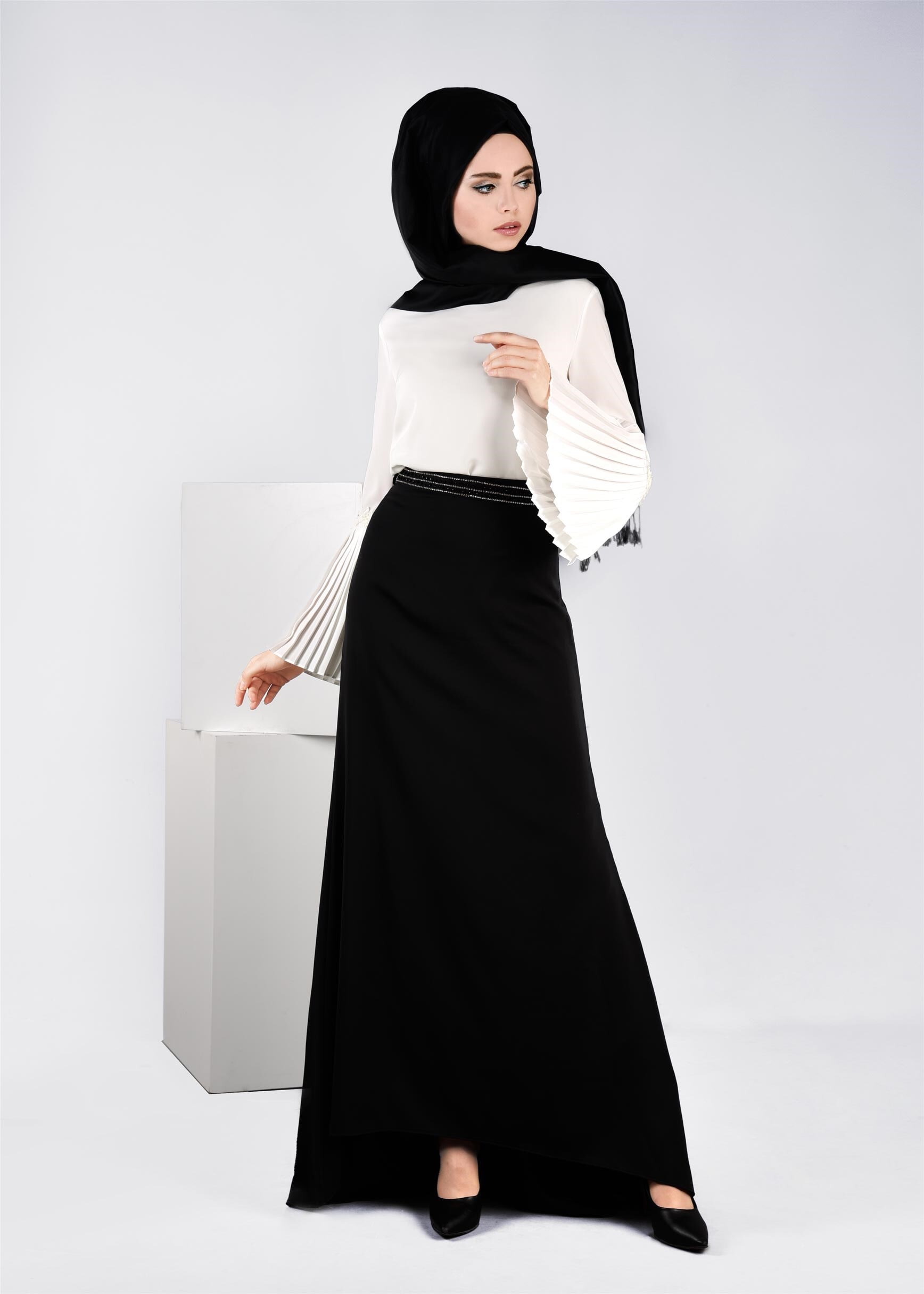 Tesettür giyim BEYAZ KOLLARI VOLANLI NAKIŞ DETAYLI BLUZ 4473