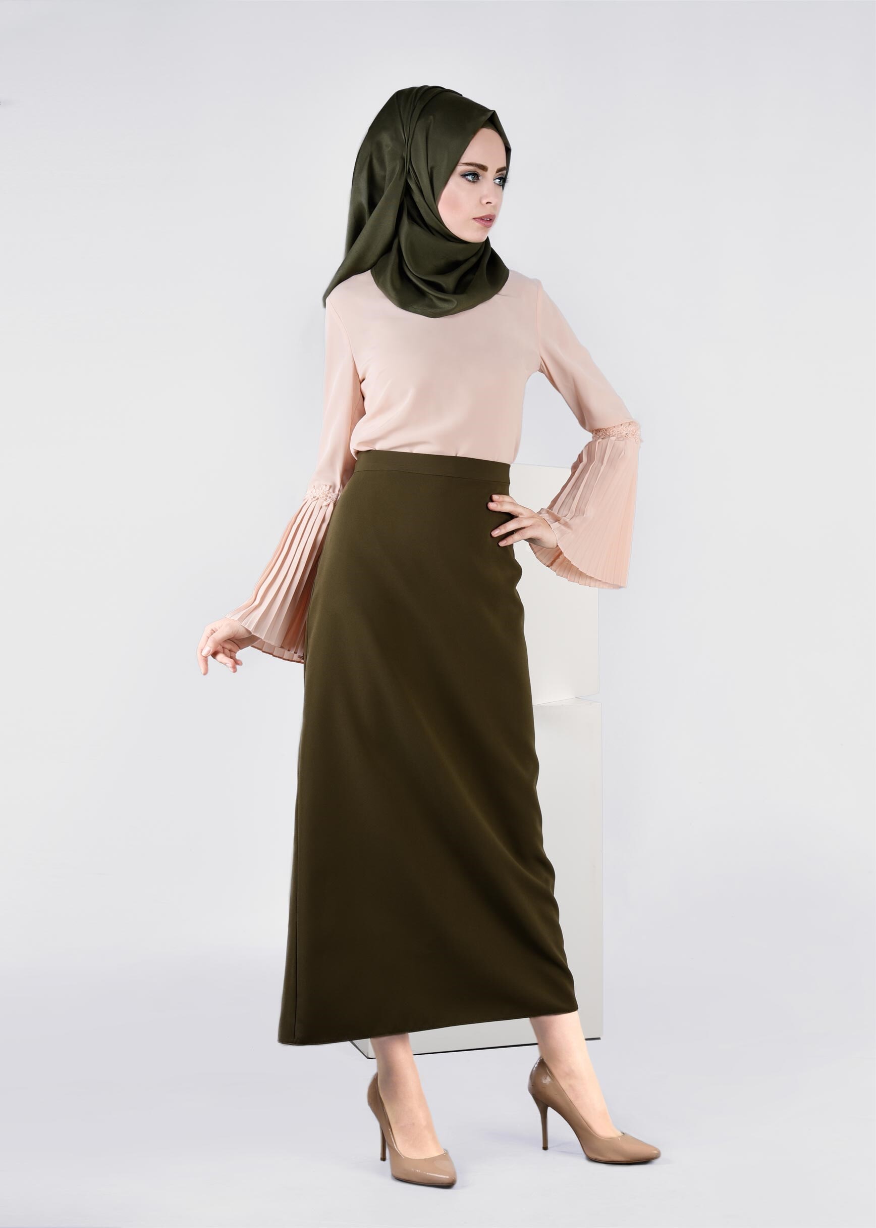 Tesettür giyim PUDRA KOLLARI VOLANLI NAKIŞ DETAYLI BLUZ 4473