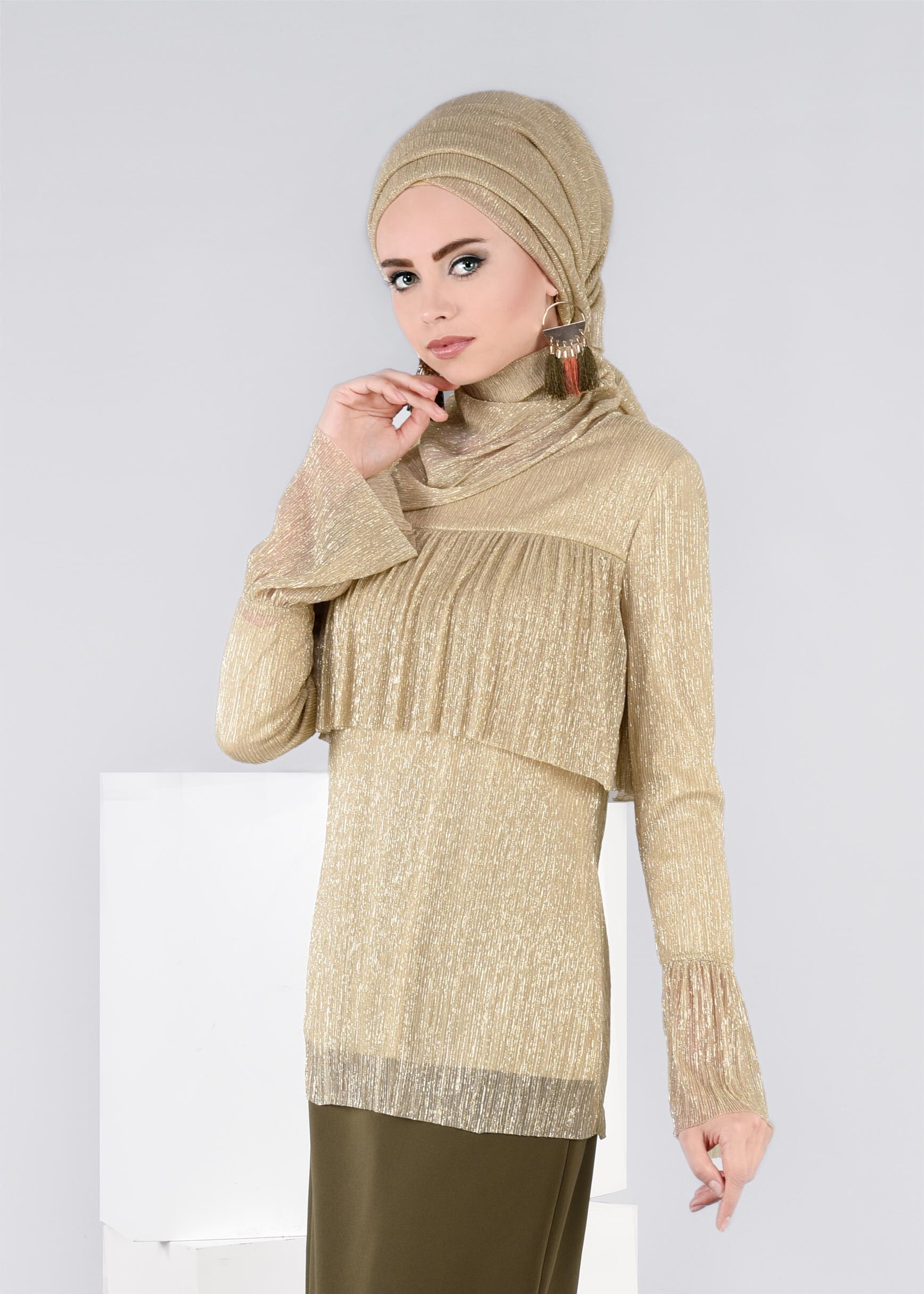 Tesettür giyim ALTIN MANŞETLERİ VOLANLI FIRFIRLI BLUZ 4527