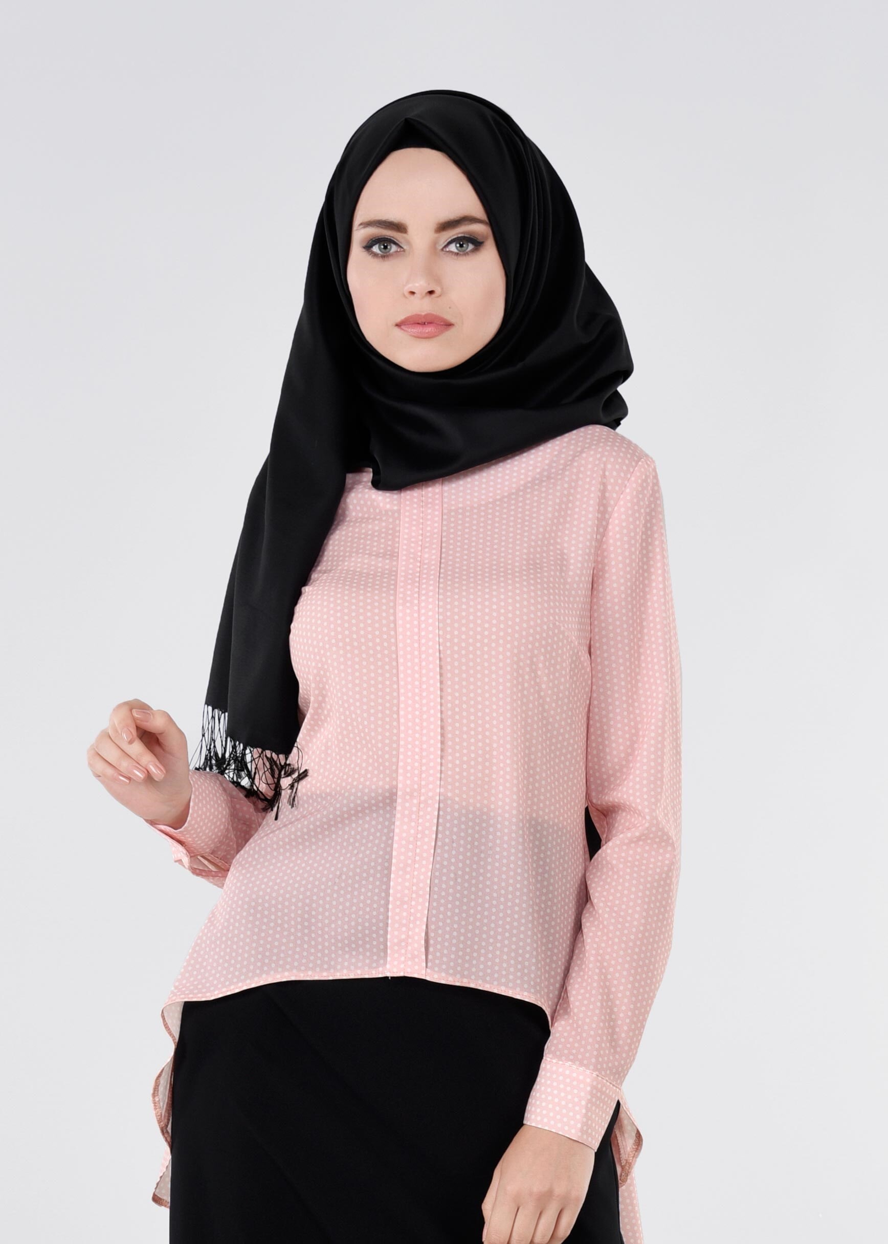 Tesettür giyim PUDRA PUANTİYE DETAYLI ASİMETRİK KESİM BLUZ 4543
