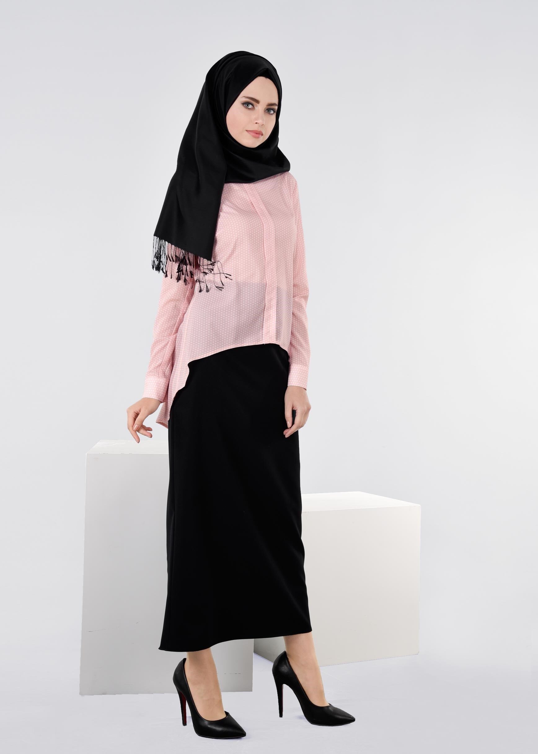 Tesettür giyim PUDRA PUANTİYE DETAYLI ASİMETRİK KESİM BLUZ 4543