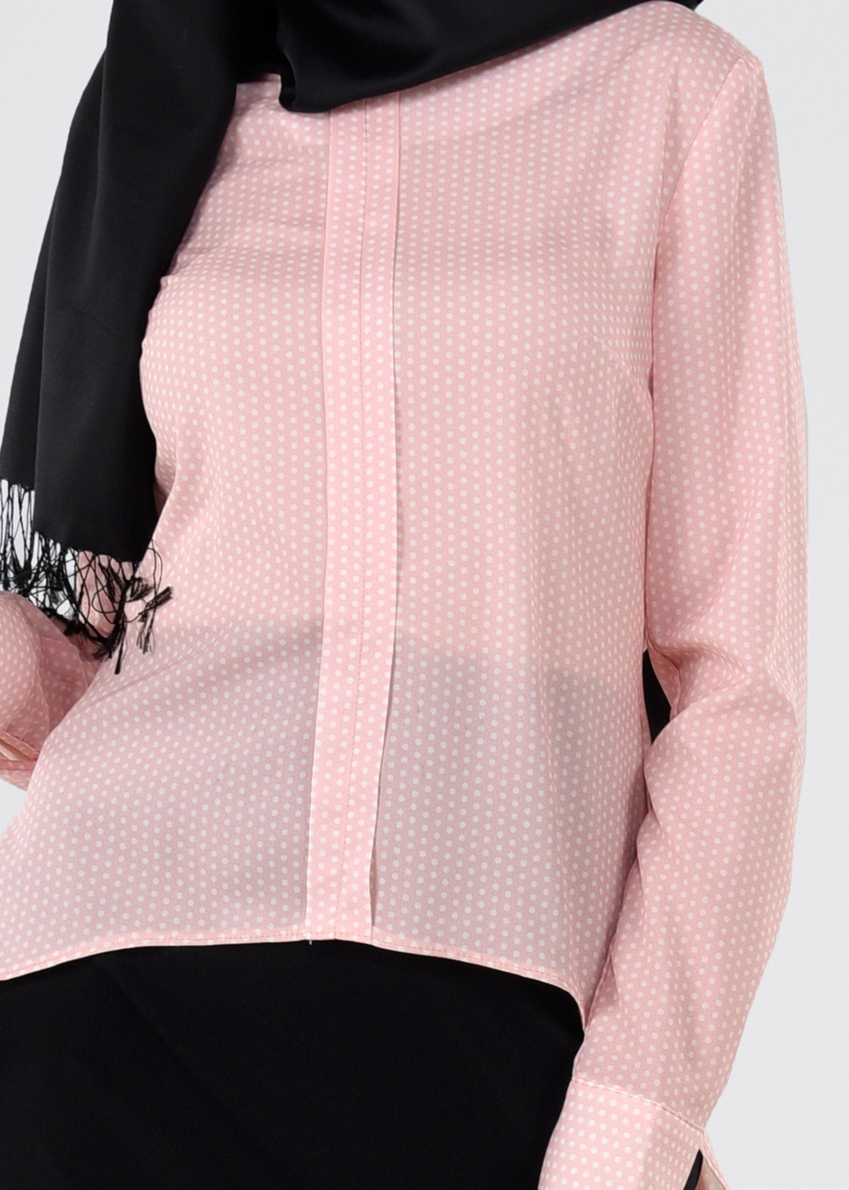 Tesettür giyim PUDRA PUANTİYE DETAYLI ASİMETRİK KESİM BLUZ 4543