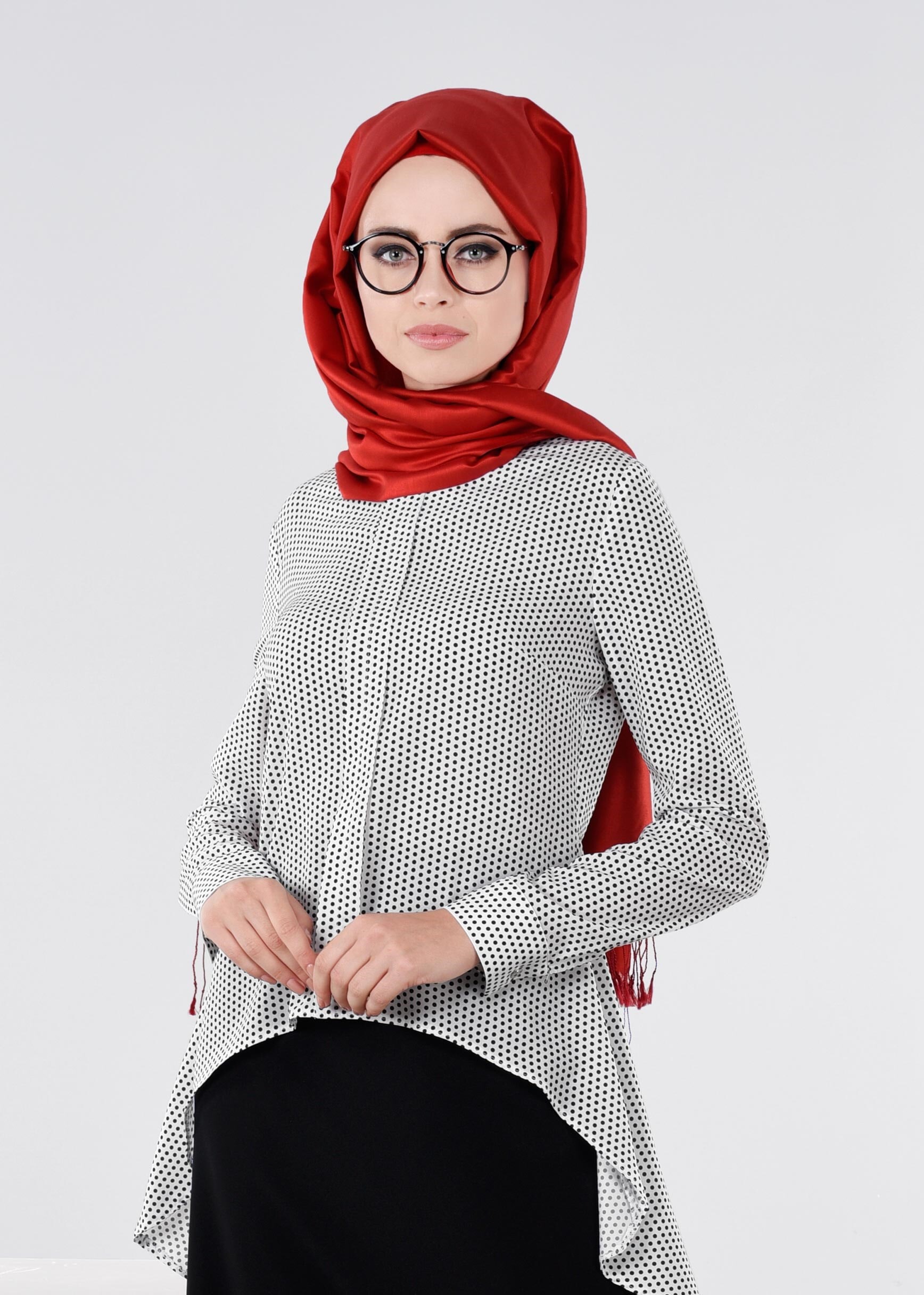 Tesettür giyim BEJ PUANTİYE DETAYLI ASİMETRİK KESİM BLUZ 4543