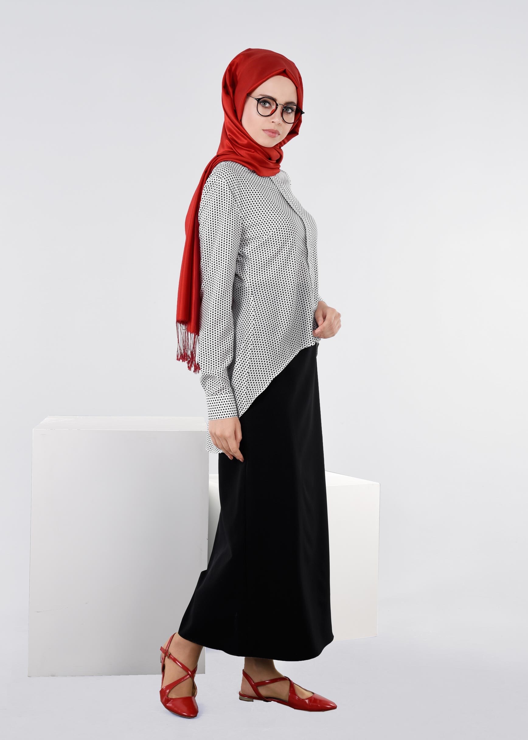 Tesettür giyim BEJ PUANTİYE DETAYLI ASİMETRİK KESİM BLUZ 4543