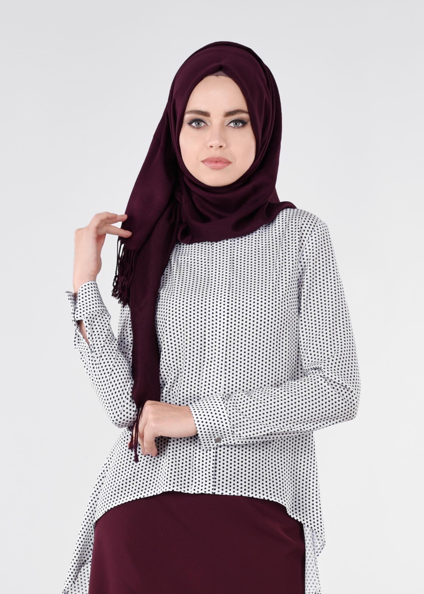 Tesettür giyim BEJ PUANTİYE DETAYLI ASİMETRİK KESİM BLUZ 4543