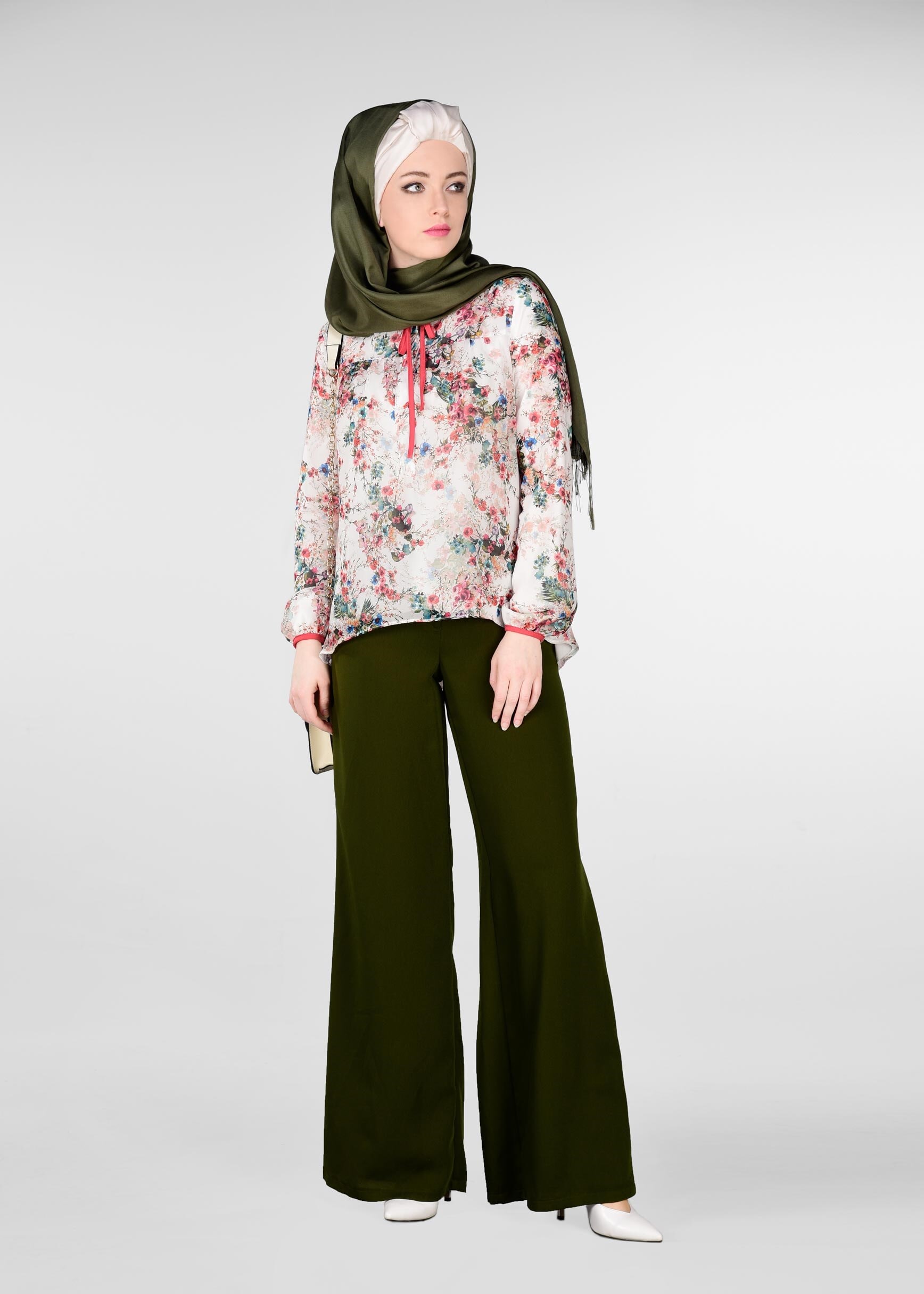 Tesettür giyim BEYAZ ÇOK RENKLİ DESENLİ BLUZ 4517-1