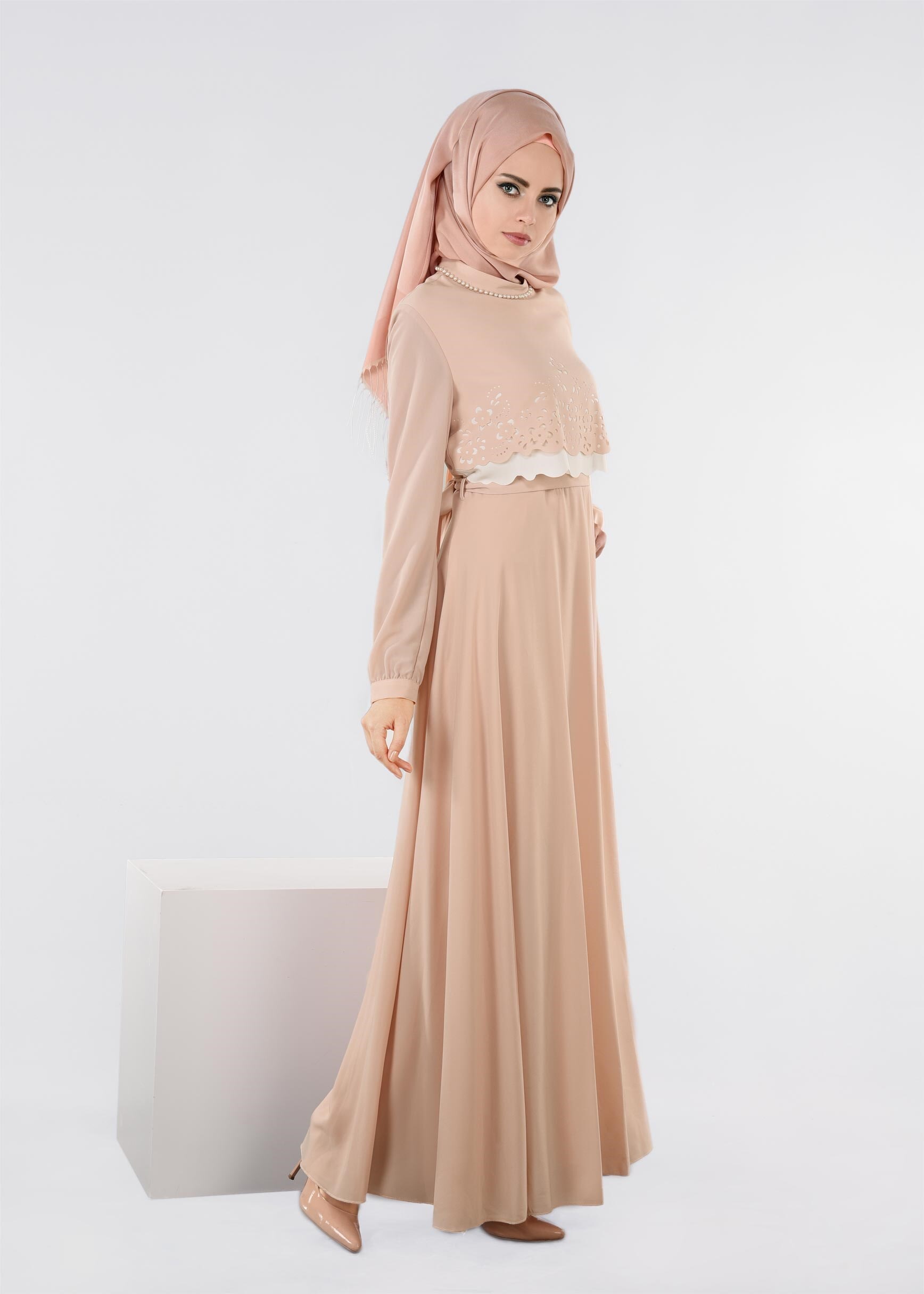 Tesettür giyim PUDRA ÇİÇEK DESEN DETAYLI KUŞAKLI ELBİSE 4165 