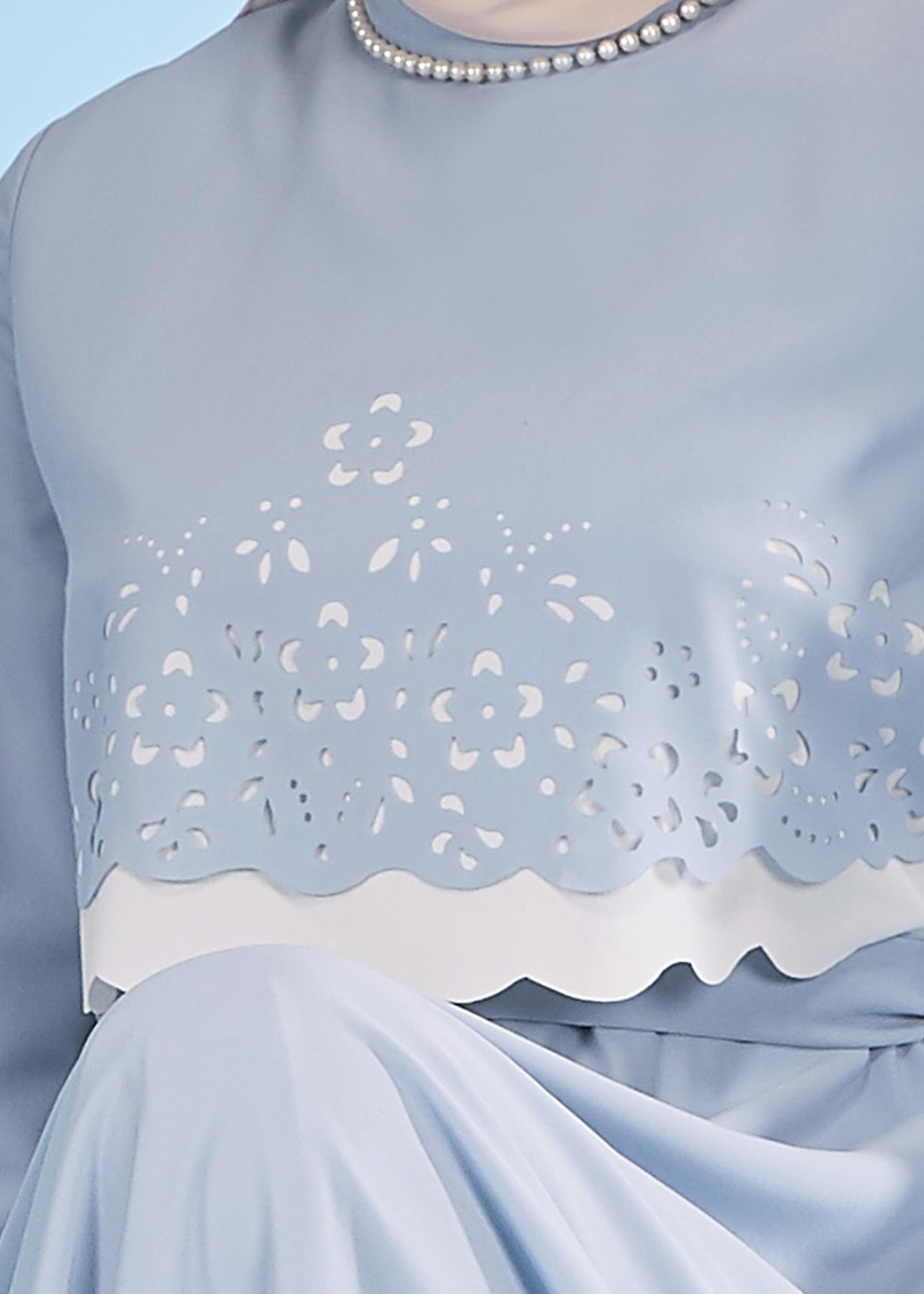 Tesettür giyim MAVİ ÇİÇEK DESEN DETAYLI KUŞAKLI ELBİSE 4165 