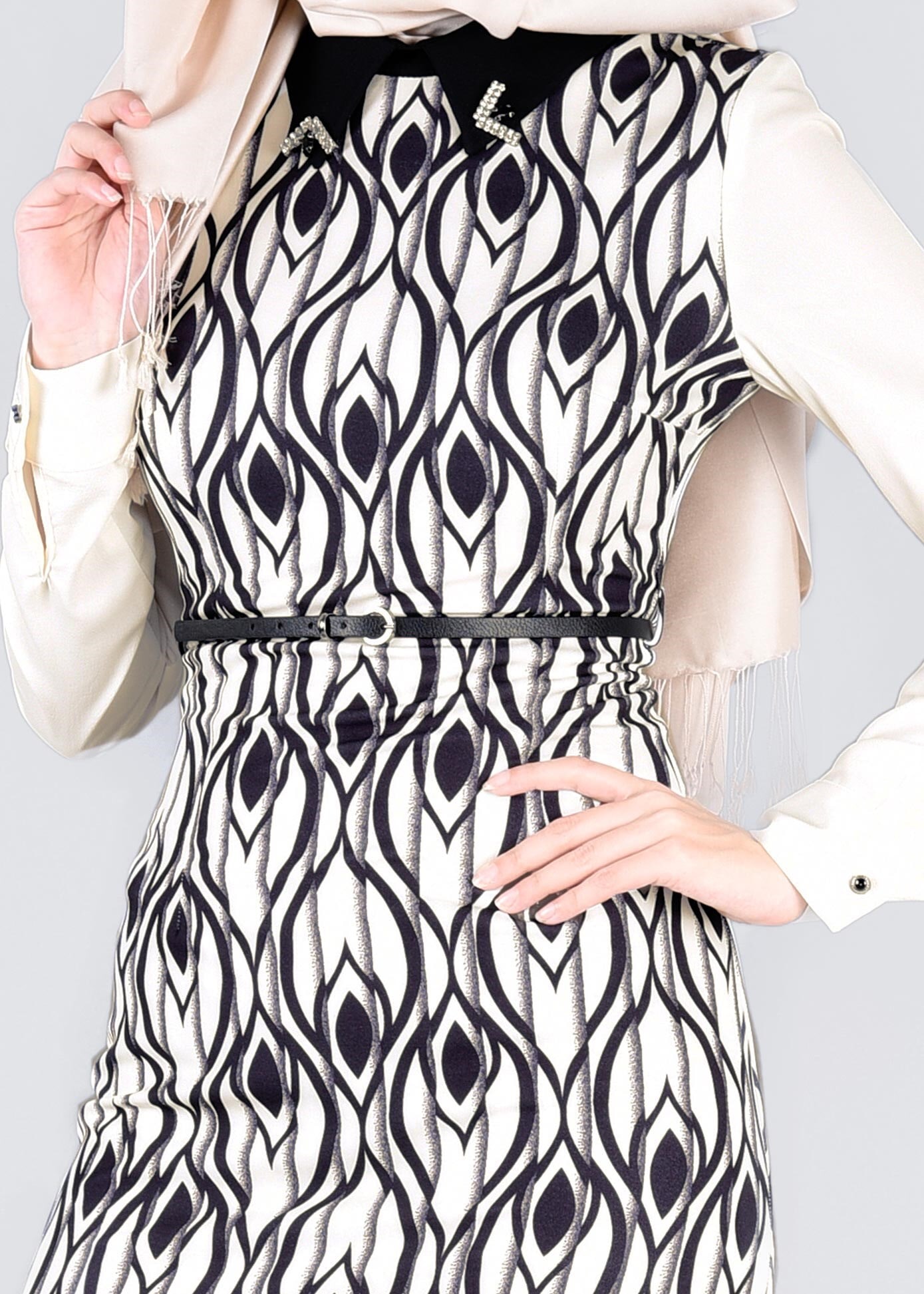 Tesettür giyim BEJ DESENLİ PİLİSELİ ELBİSE 4295 