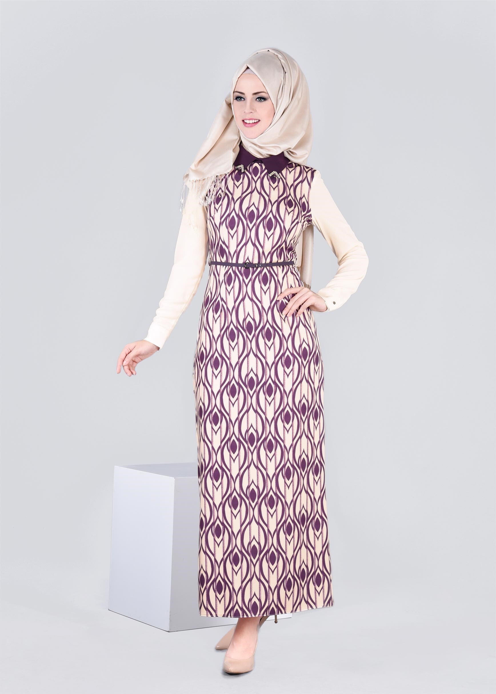 Tesettür giyim BEJ DESENLİ PİLİSELİ ELBİSE 4295 