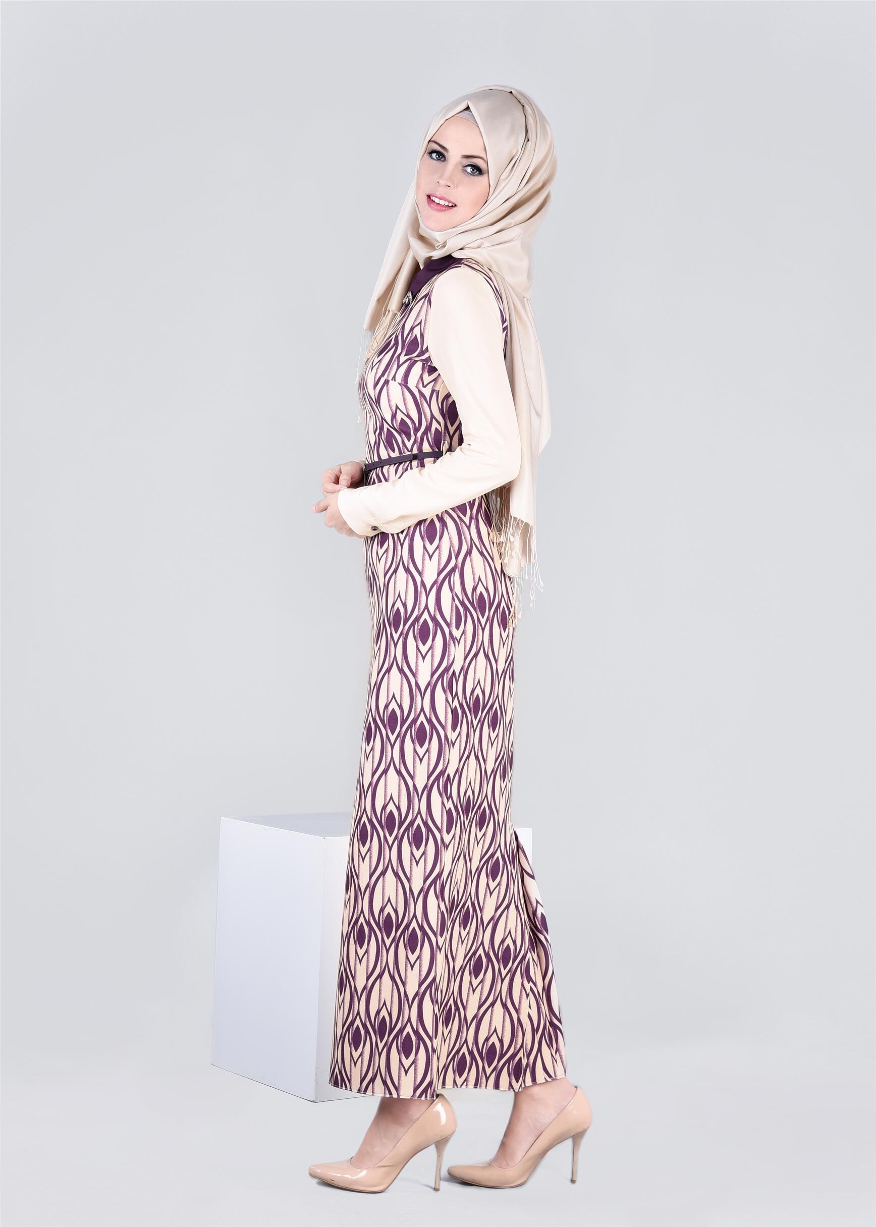 Tesettür giyim BEJ DESENLİ PİLİSELİ ELBİSE 4295 