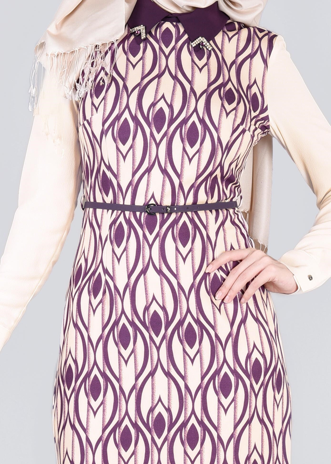 Tesettür giyim BEJ DESENLİ PİLİSELİ ELBİSE 4295 