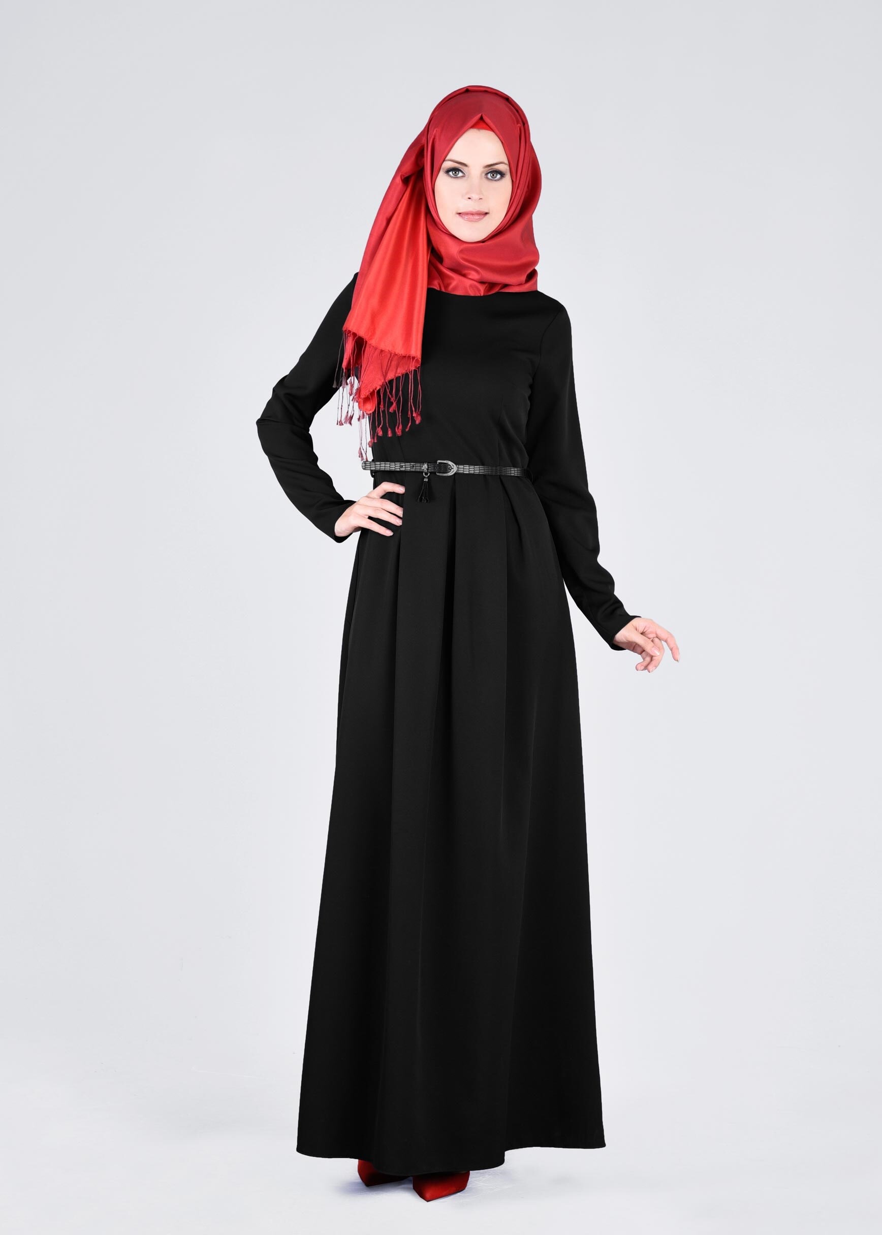 Tesettür giyim SİYAH BELİ PİLE DETAYLI ELBİSE 4398 