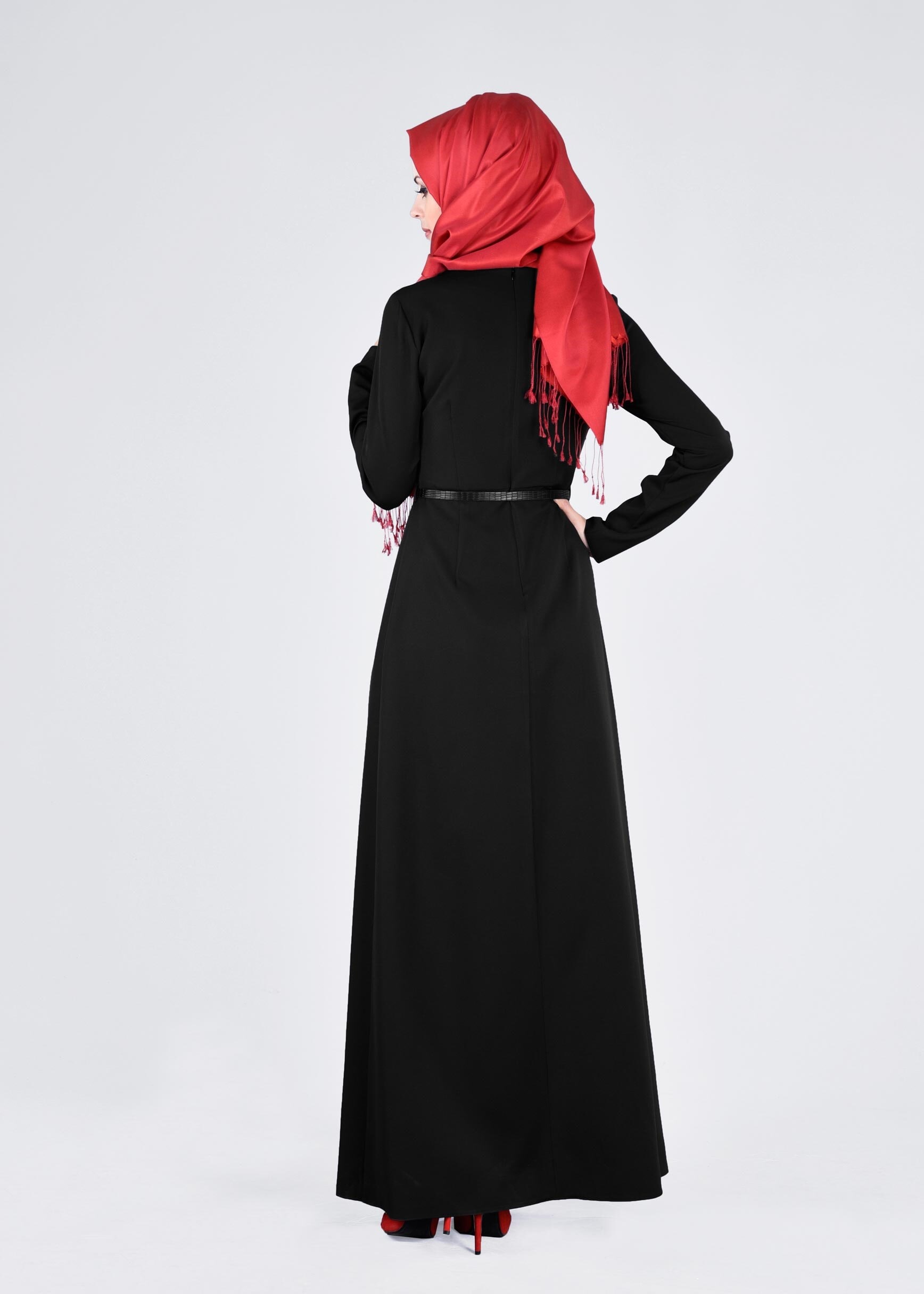 Tesettür giyim SİYAH BELİ PİLE DETAYLI ELBİSE 4398 