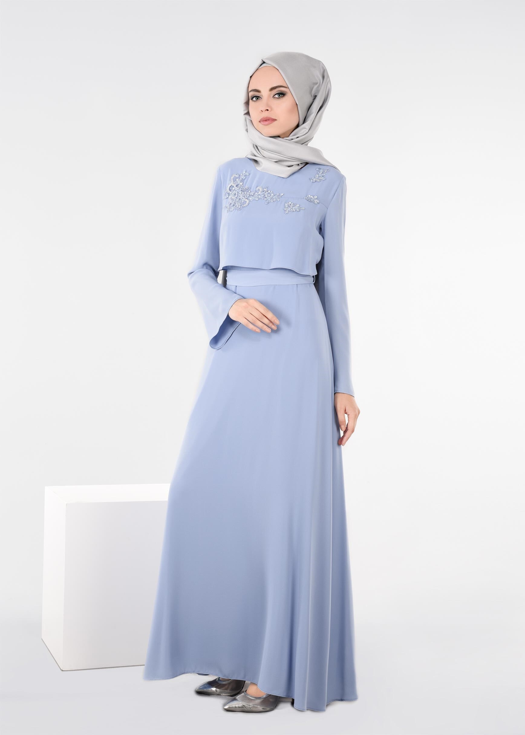 Tesettür giyim MAVİ İŞLEME DETAYLI KUŞAKLI ELBİSE 4443