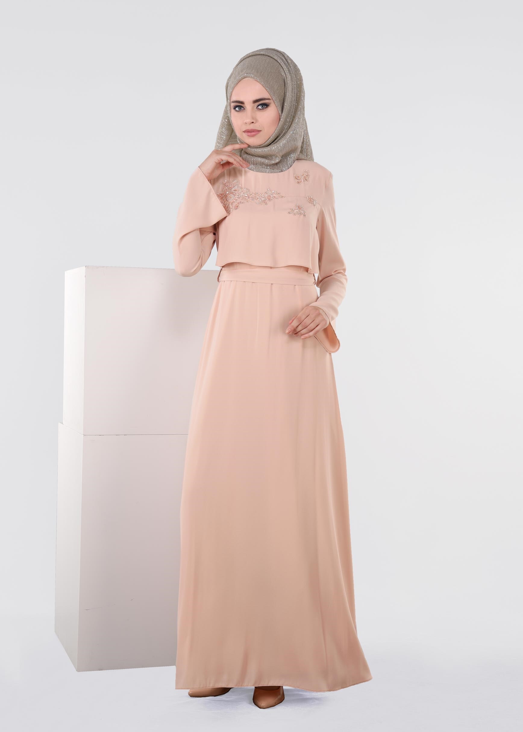 Tesettür giyim PUDRA İŞLEME DETAYLI KUŞAKLI ELBİSE 4443