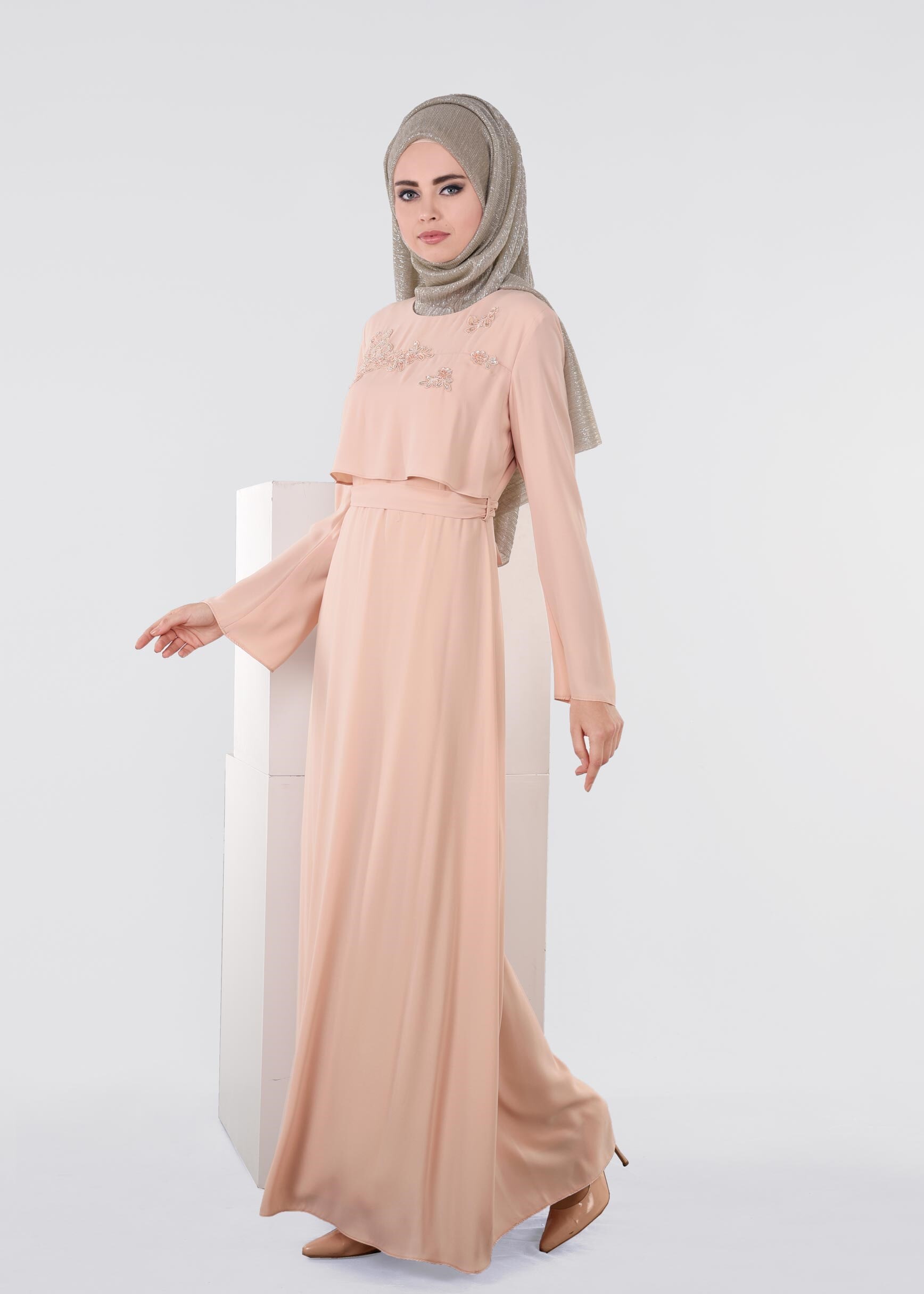 Tesettür giyim PUDRA İŞLEME DETAYLI KUŞAKLI ELBİSE 4443