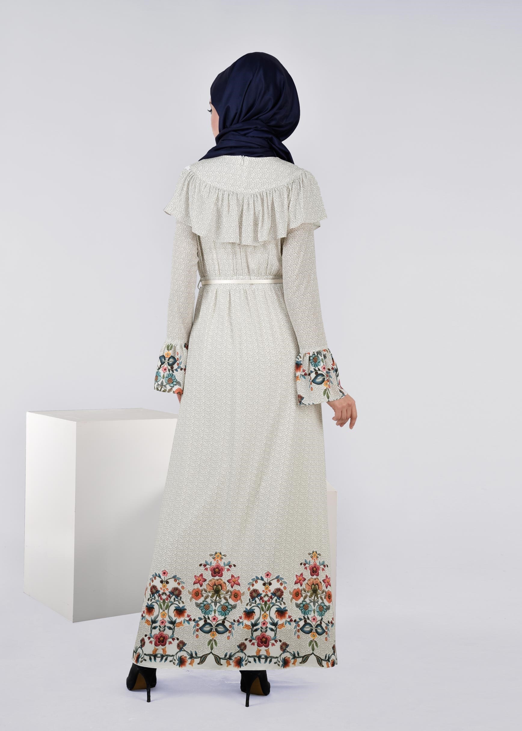 Tesettür giyim BEYAZ 4495 CAPRİ 11949 ELBİSE 38/44 TEK36