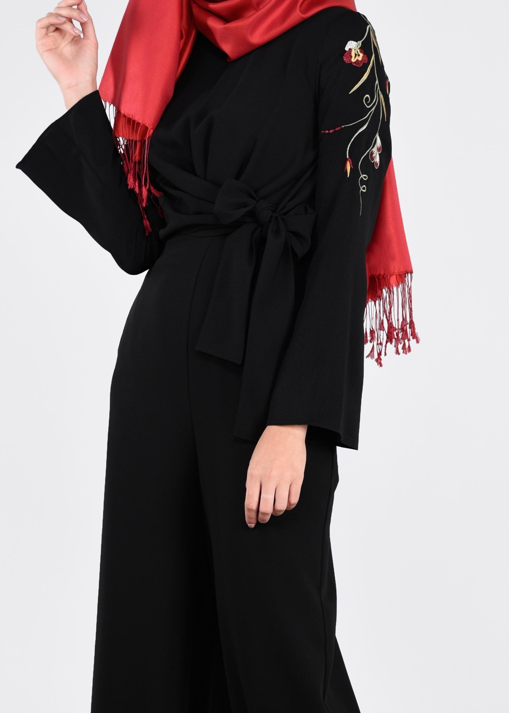 Tesettür giyim SİYAH KOLLARI NAKIŞ İŞLEMELİ TULUM 4520