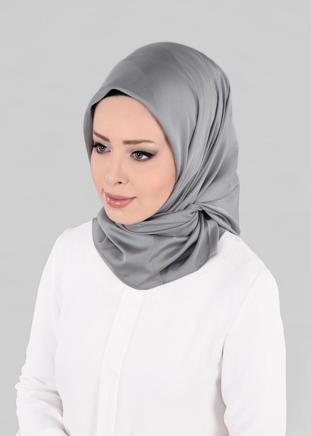 Tesettür giyim GÜMÜŞ 9868 ALVİNA SATEN ÇİZGİLİ SATEN EŞARP