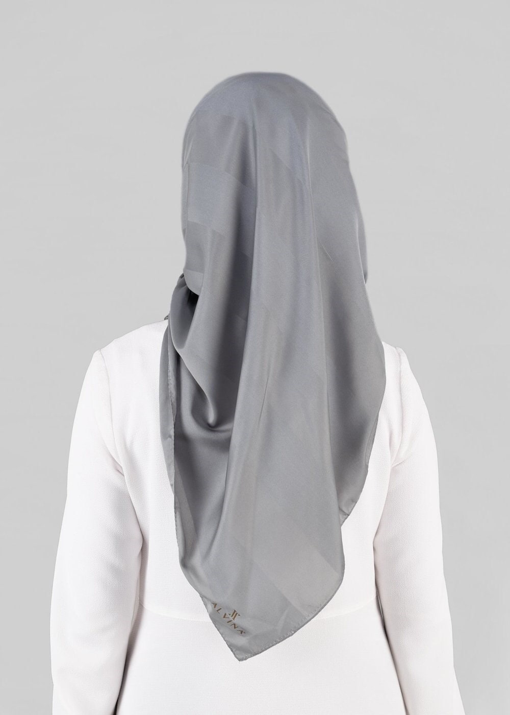 Tesettür giyim GÜMÜŞ 9868 ALVİNA SATEN ÇİZGİLİ SATEN EŞARP