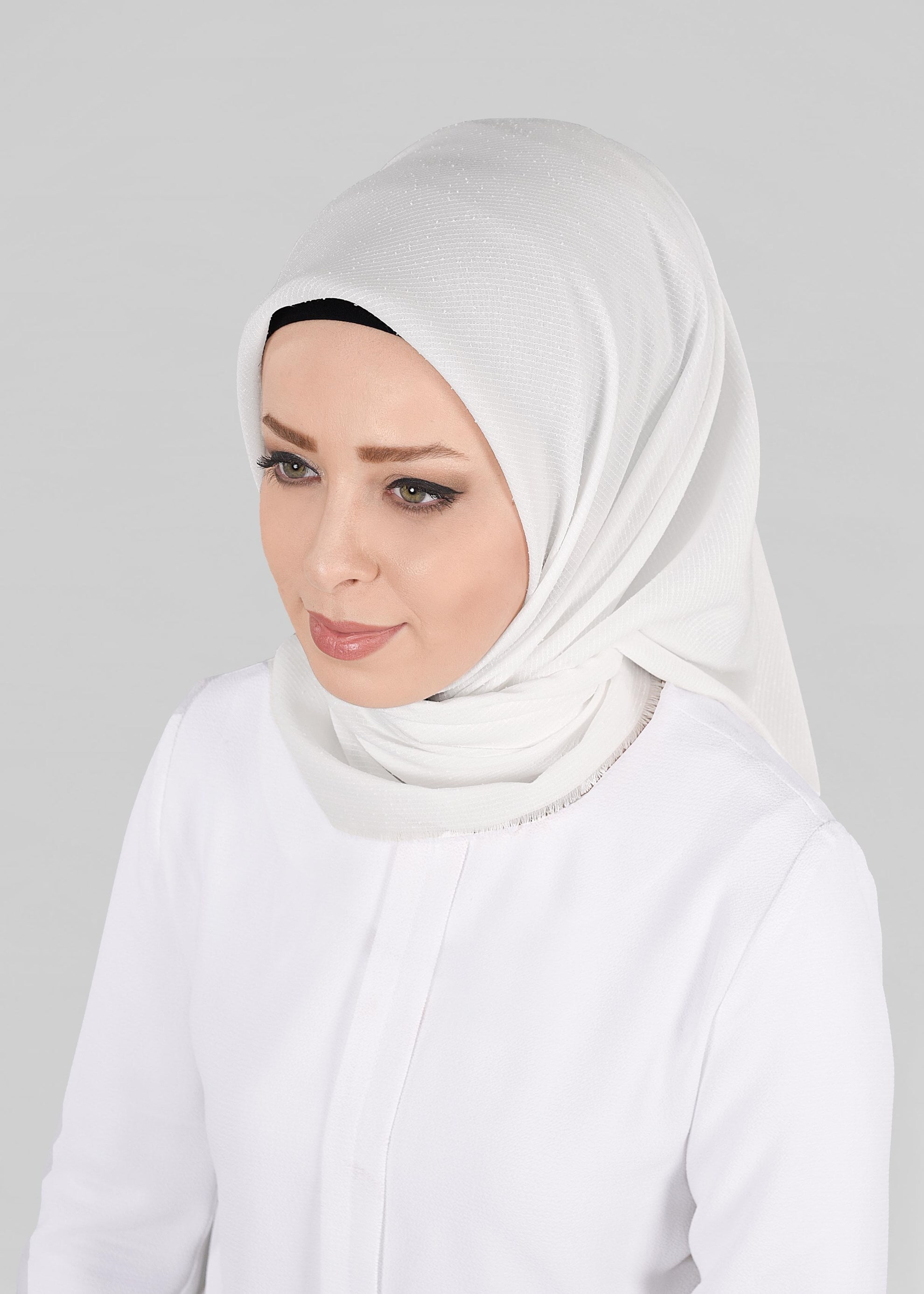 Tesettür giyim BEYAZ 9853-1 ALVİNA BUKLE PÜSKÜLLÜ EŞARP