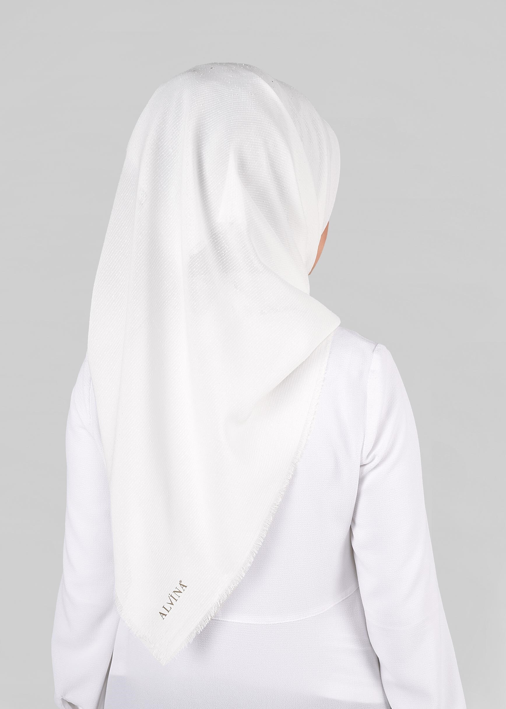 Tesettür giyim BEYAZ 9853-1 ALVİNA BUKLE PÜSKÜLLÜ EŞARP