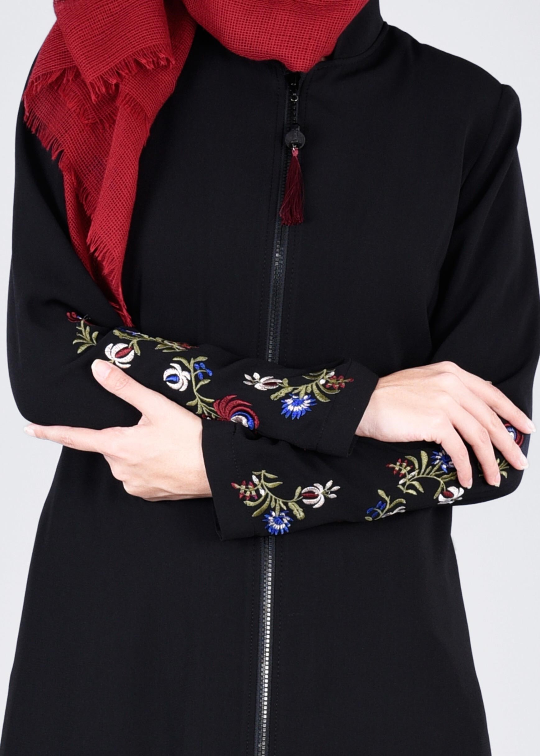 Tesettür giyim SİYAH NAKIŞLI FERACE 8240 