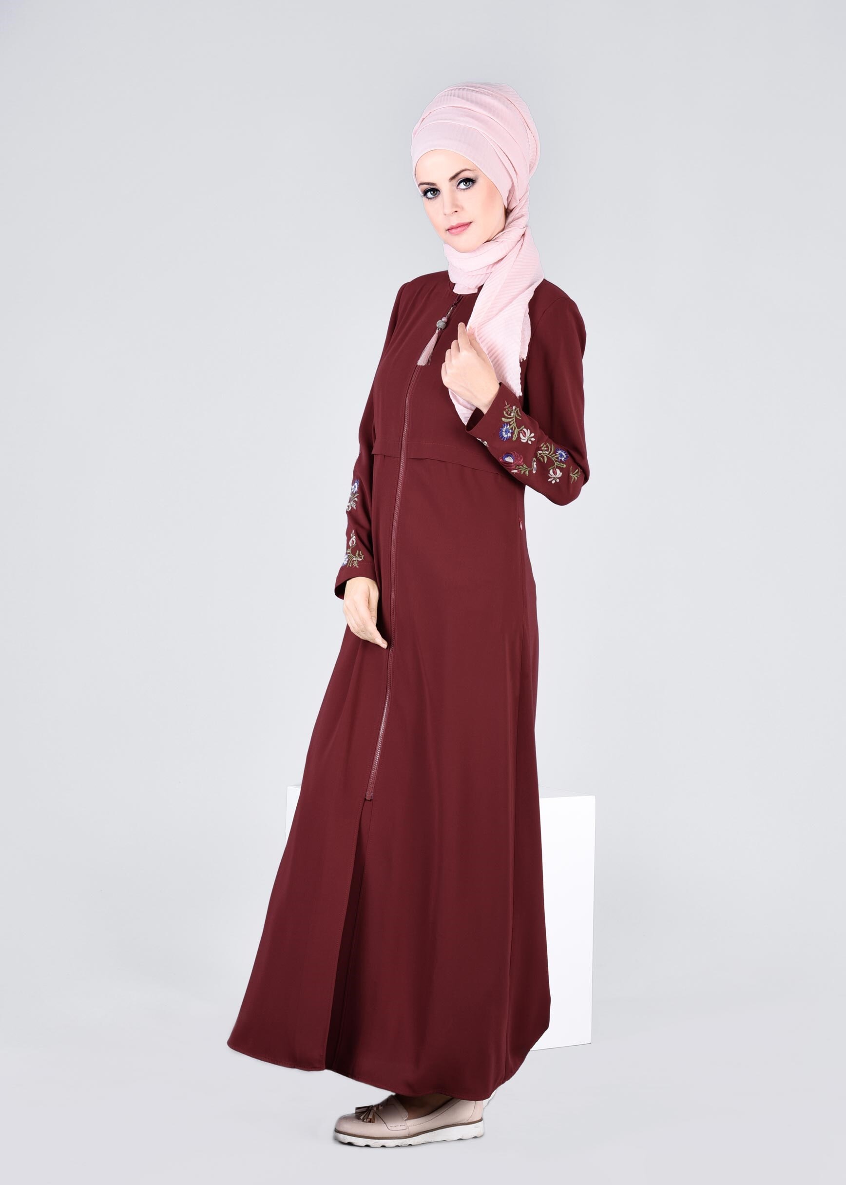 Tesettür giyim BORDO NAKIŞLI FERACE 8240 