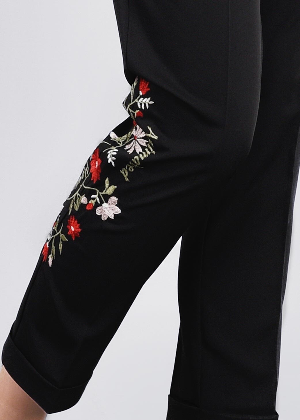 Tesettür giyim SİYAH ÇİÇEK İŞLEMELİ PANTOLON 7174 