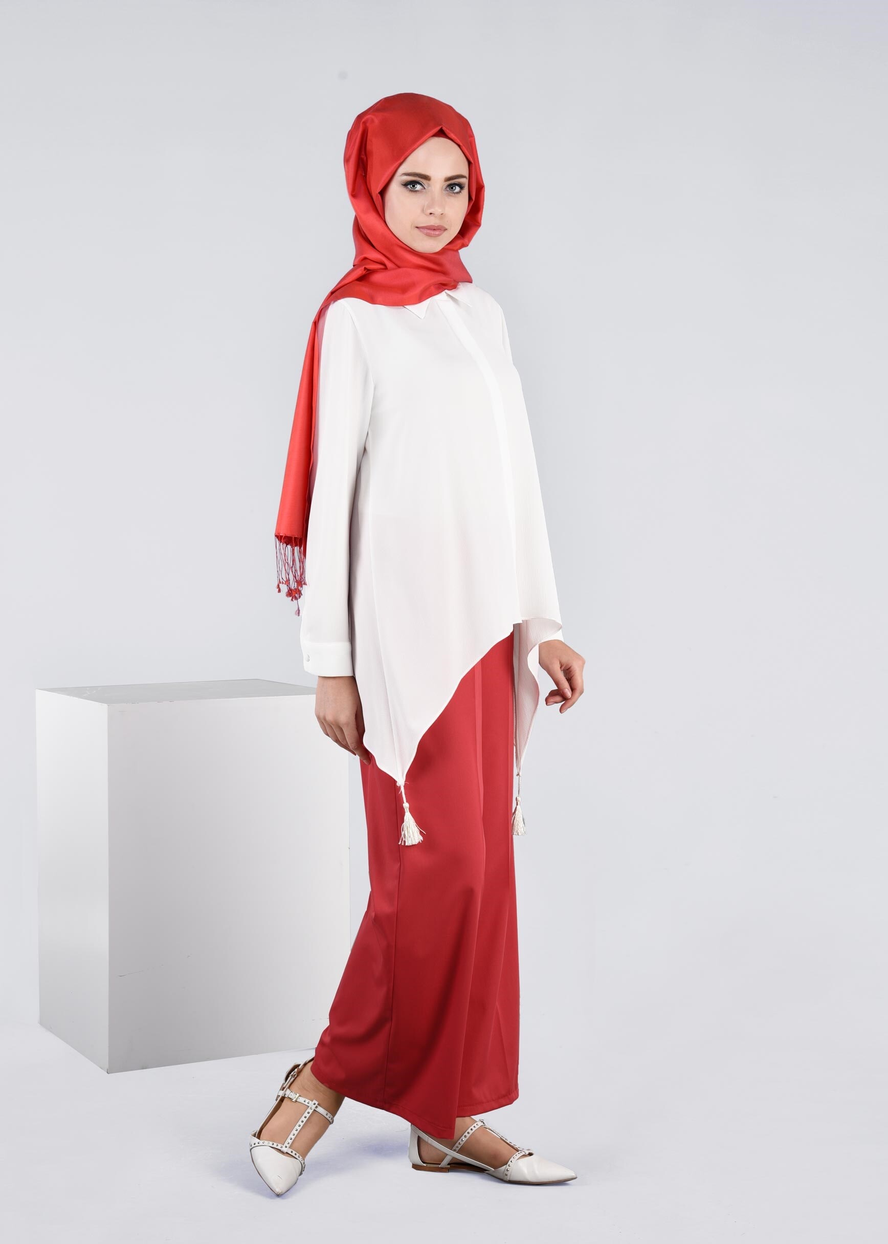 Tesettür giyim KIRMIZI BORU PAÇA BİLEKTE KLASİK PANTOLON 7208
