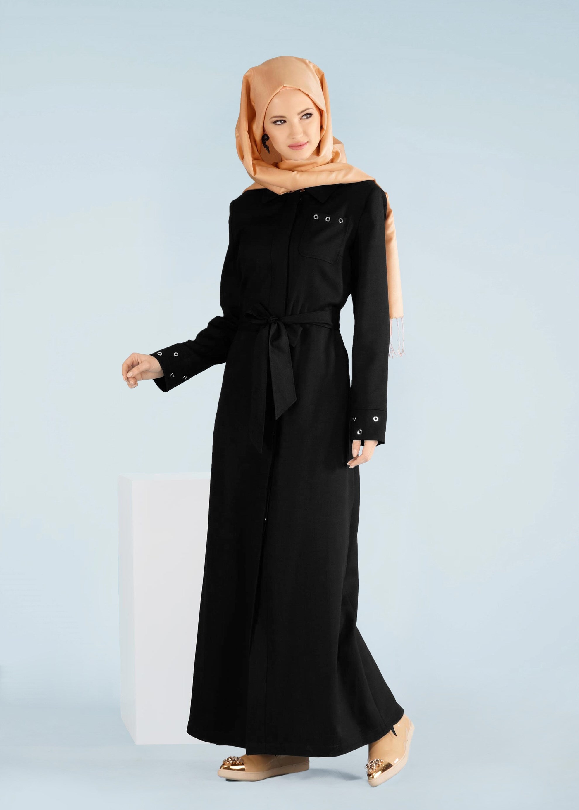Tesettür giyim SİYAH MANŞETLERİ KUŞ GÖZÜ DETAYLI KUŞAKLI PARDESÜ 1016 