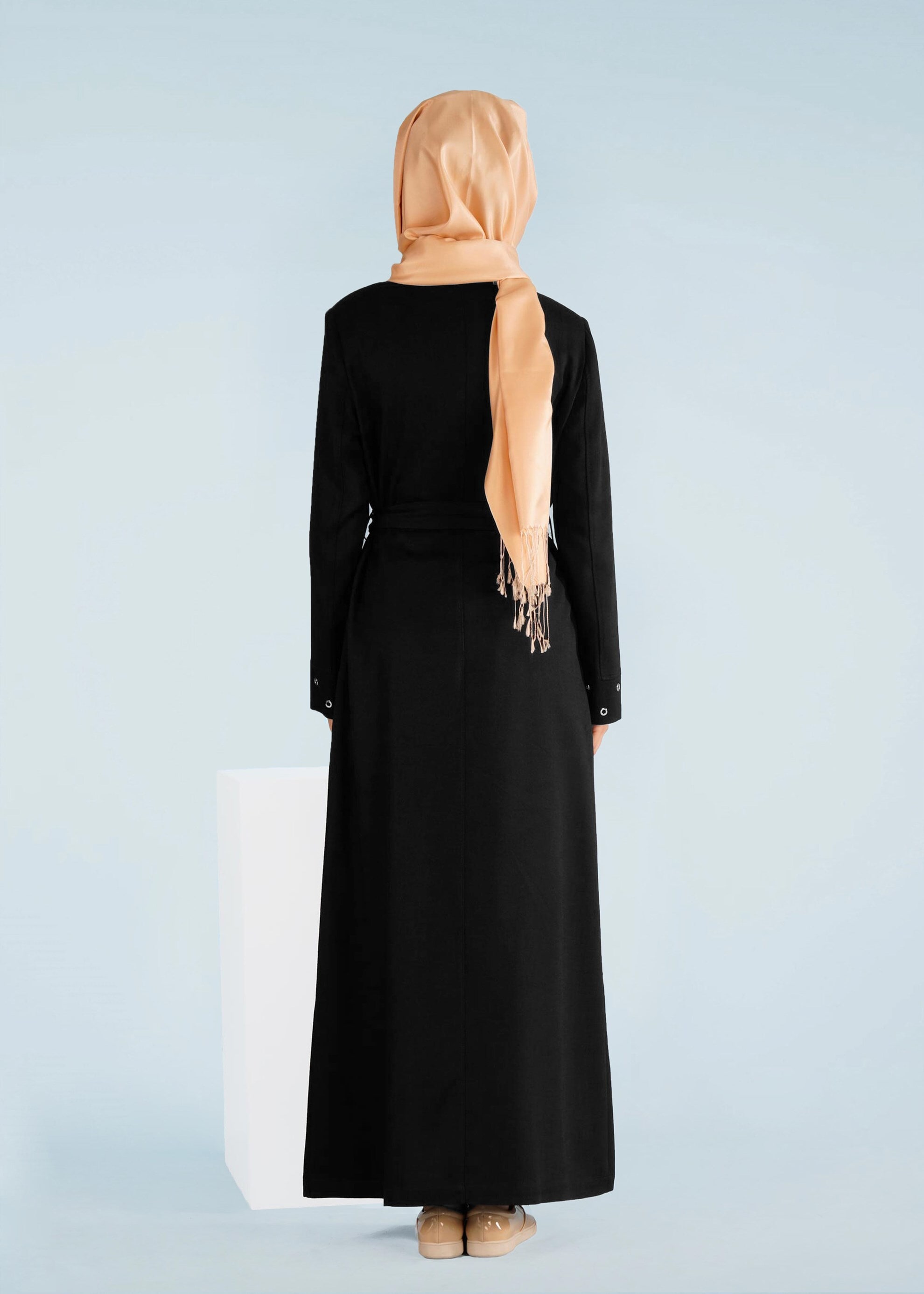 Tesettür giyim SİYAH MANŞETLERİ KUŞ GÖZÜ DETAYLI KUŞAKLI PARDESÜ 1016 