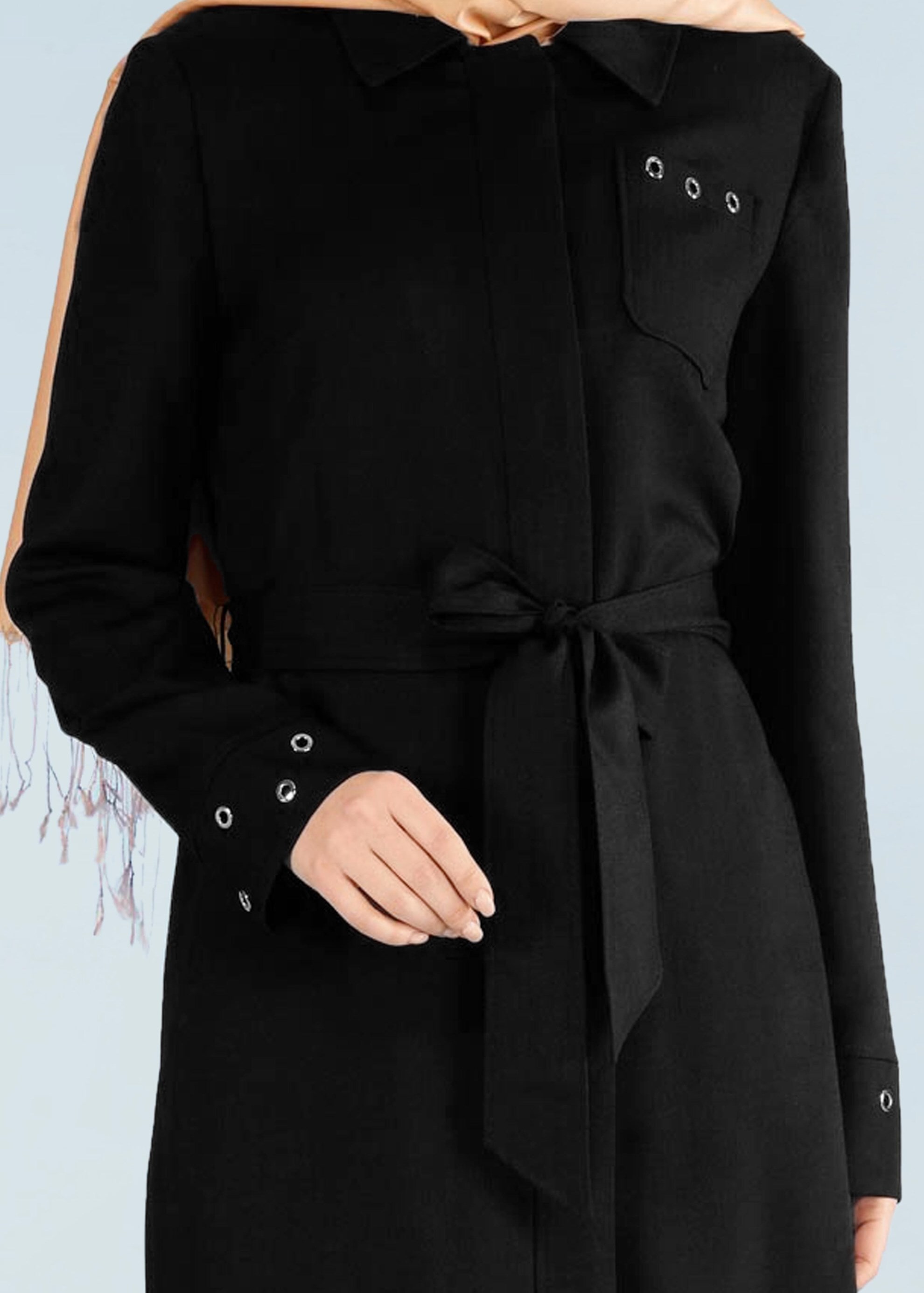 Tesettür giyim SİYAH MANŞETLERİ KUŞ GÖZÜ DETAYLI KUŞAKLI PARDESÜ 1016 