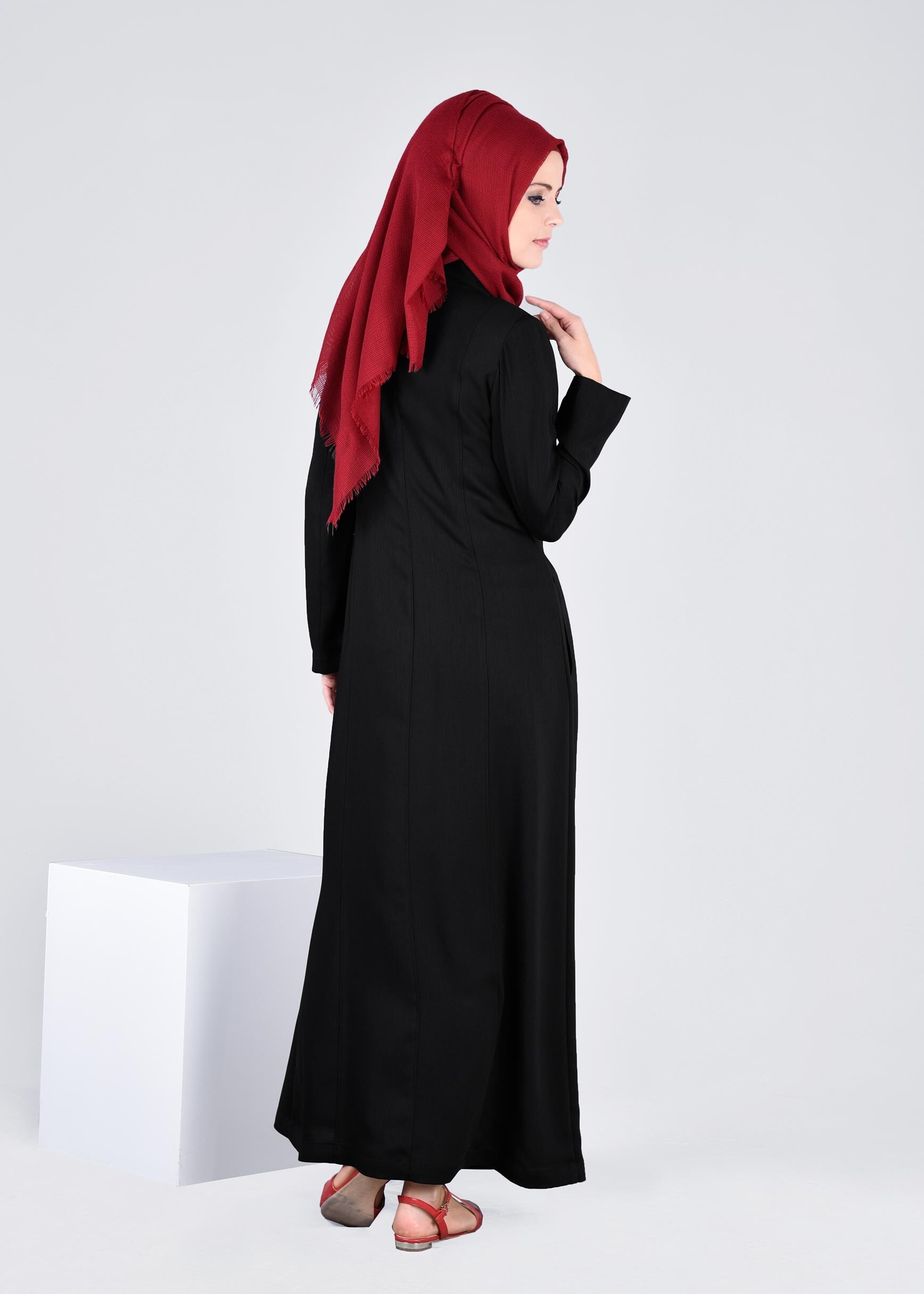 Tesettür giyim SİYAH NAKIŞ DETAYLI PARDESÜ 1110