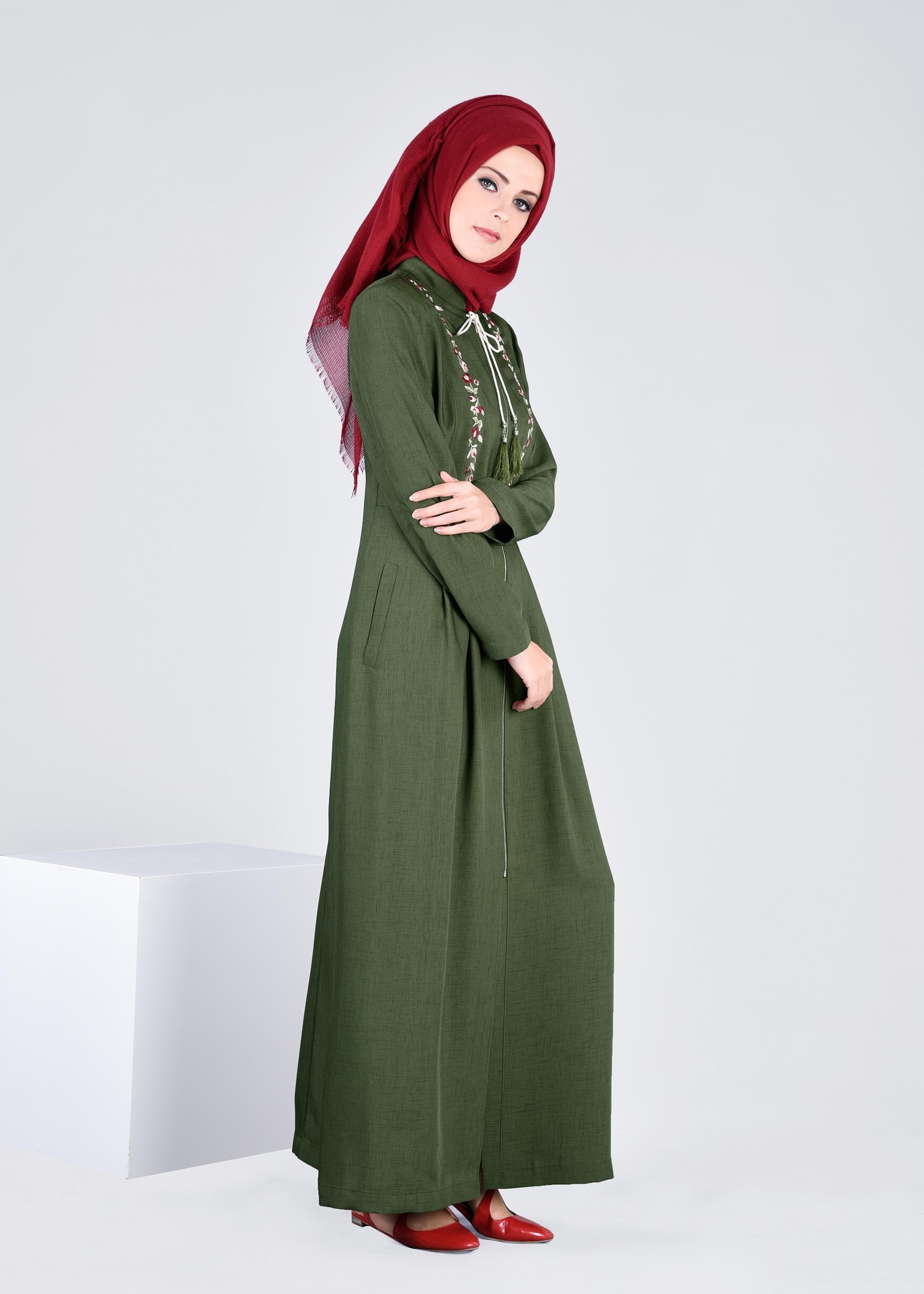 Tesettür giyim HAKİ NAKIŞ DETAYLI PARDESÜ 1110