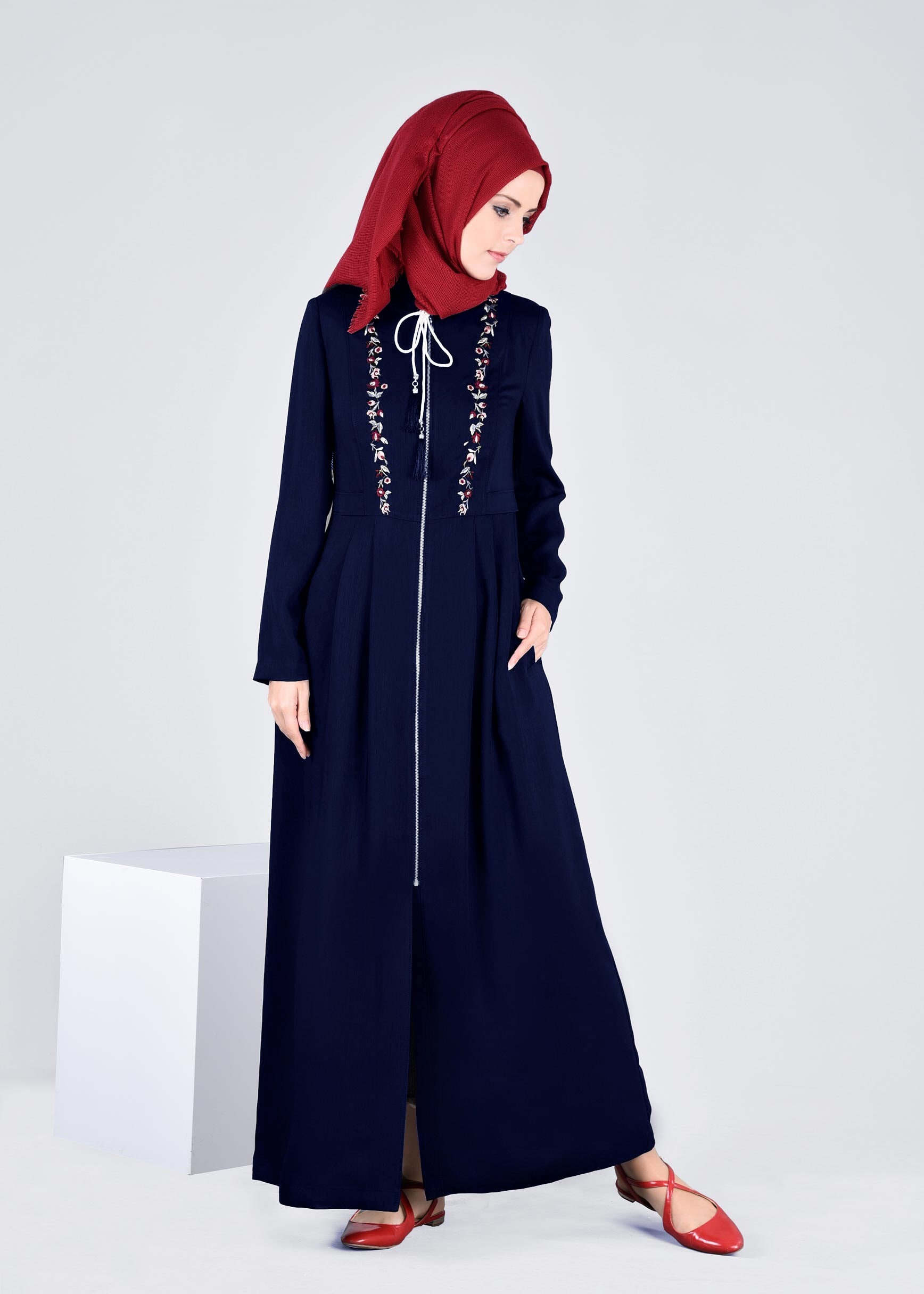 Tesettür giyim LACİVERT NAKIŞ DETAYLI PARDESÜ 1110
