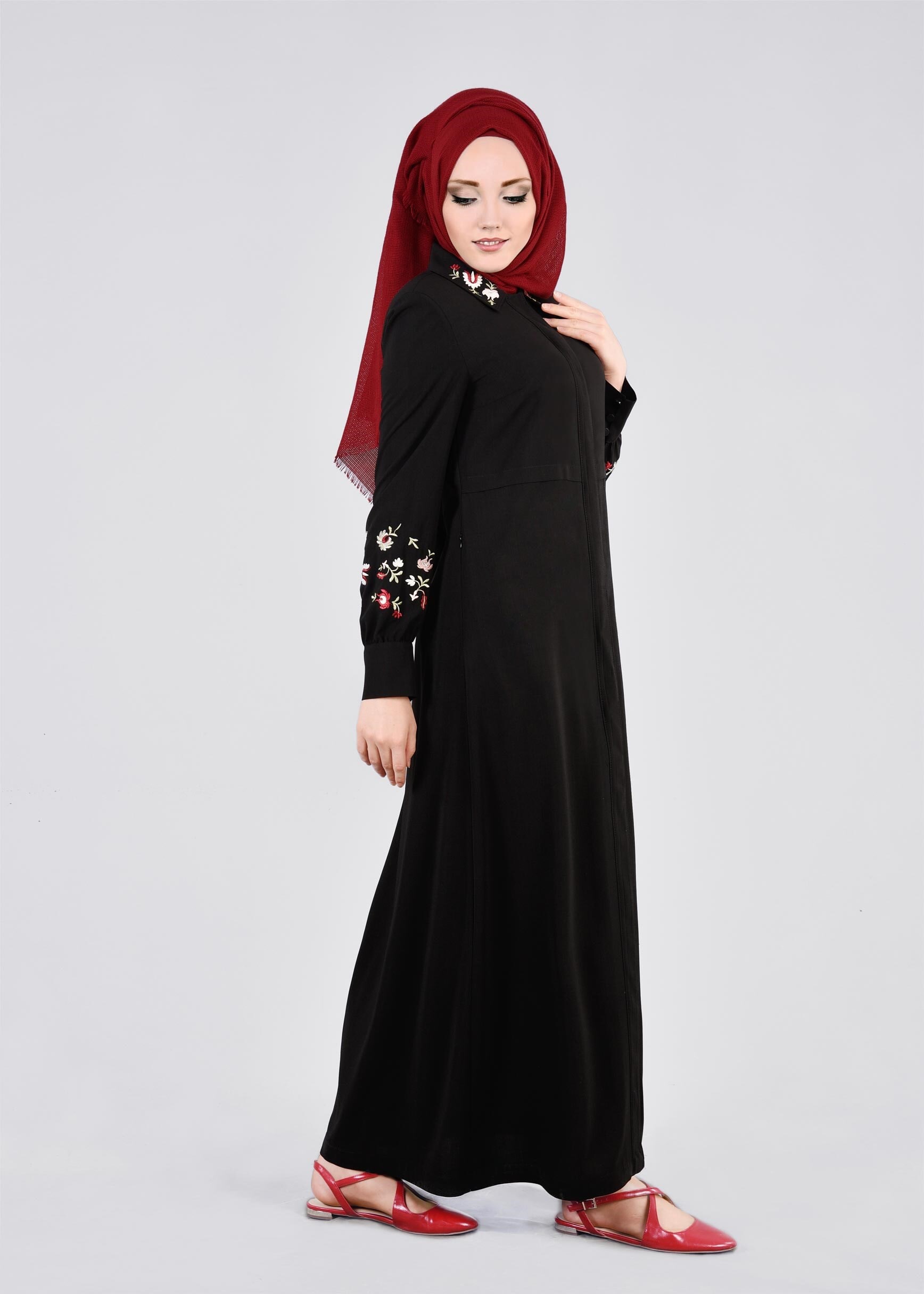 Tesettür giyim SİYAH İŞLEME DETAYLI PARDESÜ 1114