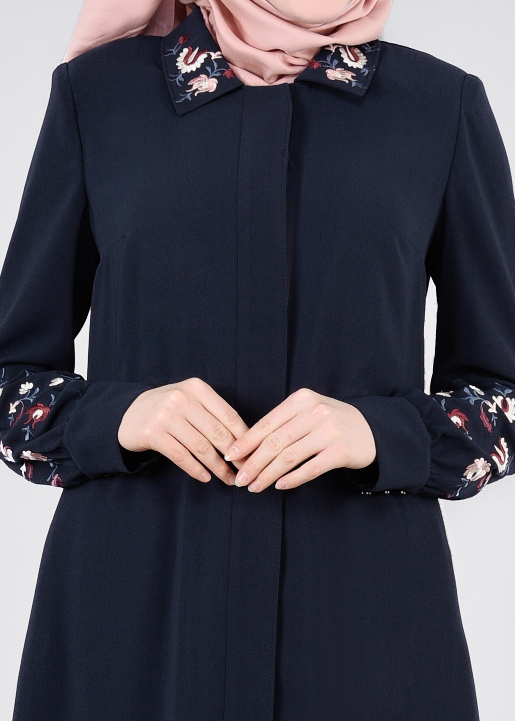 Tesettür giyim LACİVERT İŞLEME DETAYLI PARDESÜ 1114