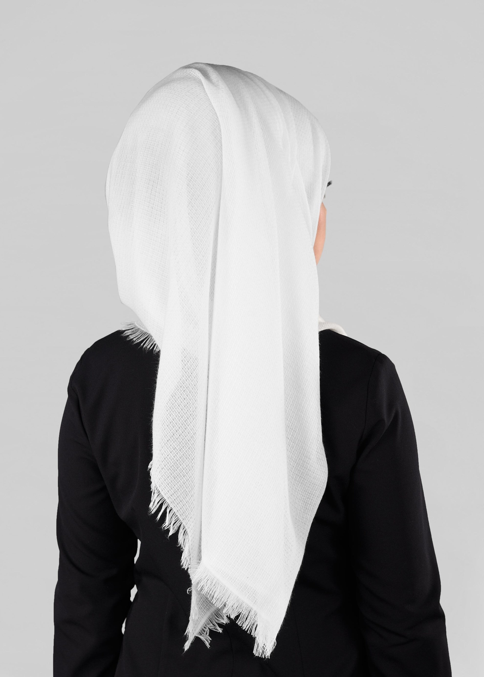 Tesettür giyim EKRU 9848 ALVİNA SAÇAKLI KESİK ŞAL