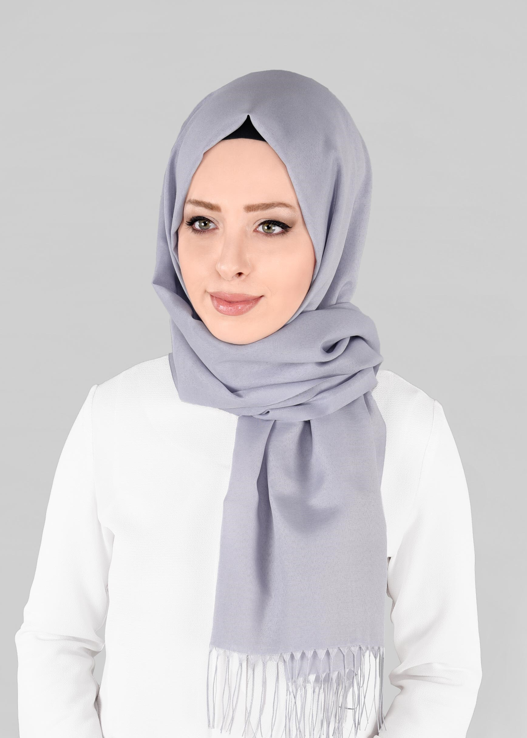Tesettür giyim GRİ ALVİNA PÜSKÜLLÜ ŞAL 9856