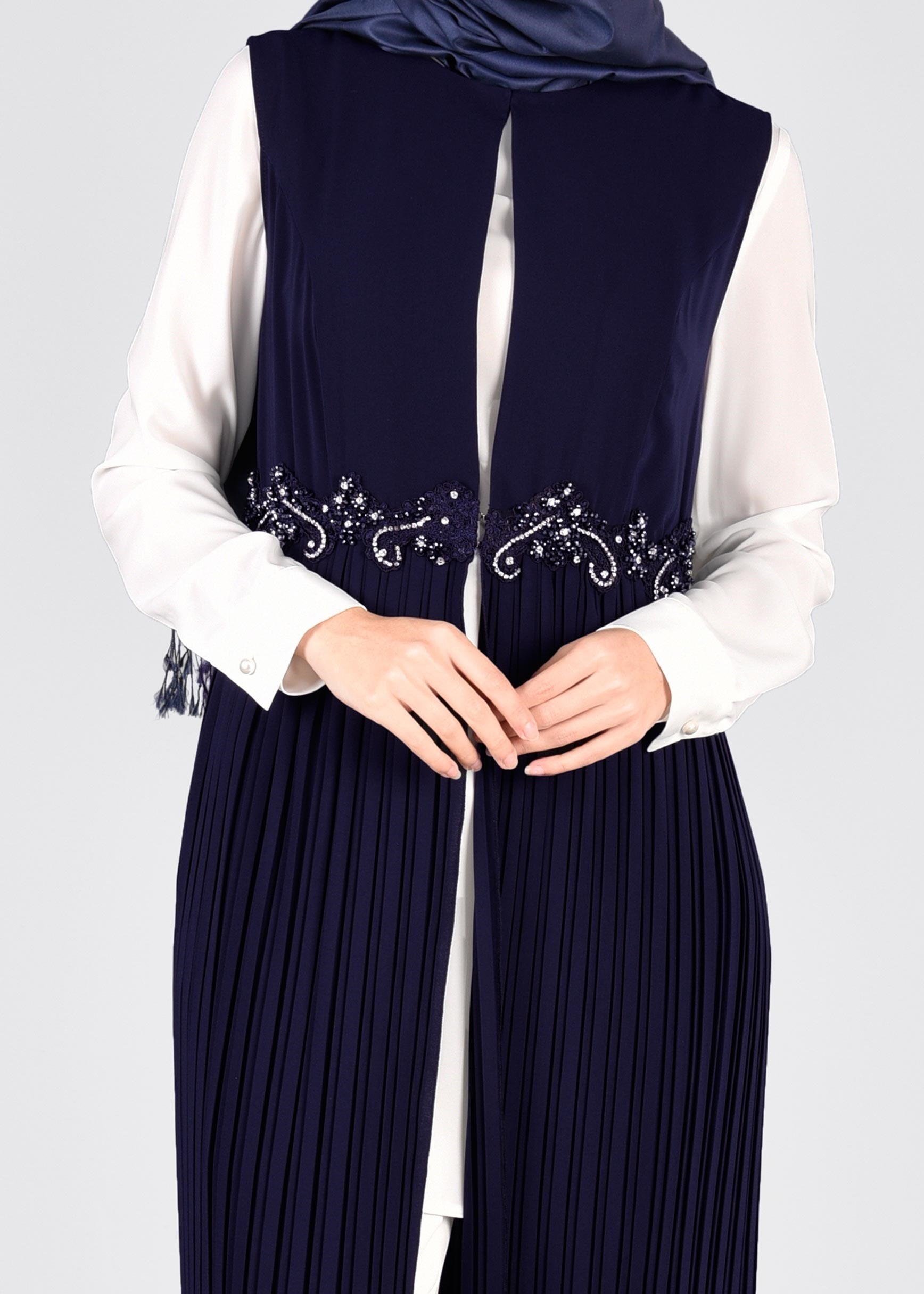 Tesettür giyim LACİVERT İŞLEME DETAYLI ETEĞİ PİLİSELİ 3&prime;LÜ PANT. TAKIM 3381P 