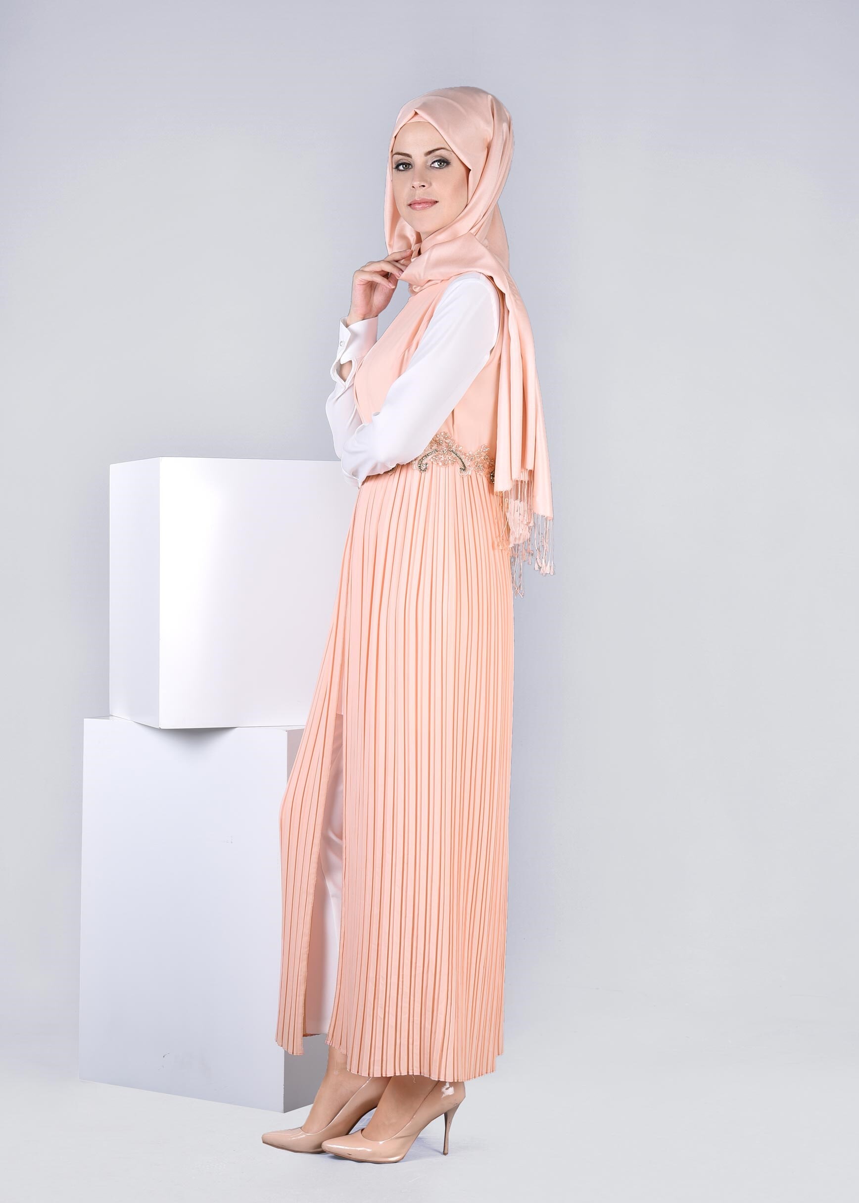 Tesettür giyim PUDRA İŞLEME DETAYLI ETEĞİ PİLİSELİ 3&prime;LÜ PANT. TAKIM 3381P 