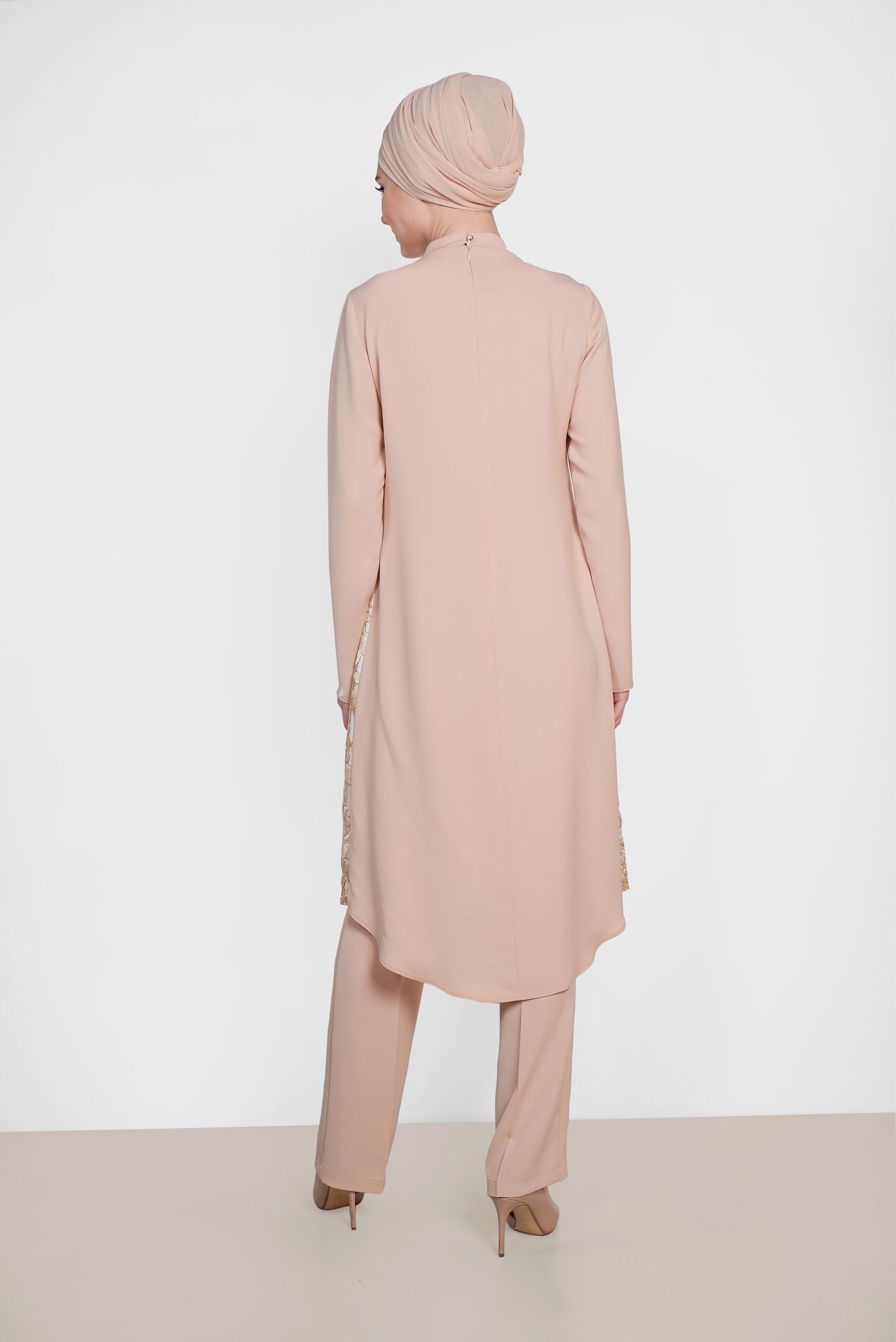 Tesettür giyim PUDRA HAKİM YAKA KENDİNDEN KOLYELİ 2&prime;Lİ PANTOLONLU TAKIM 3393 